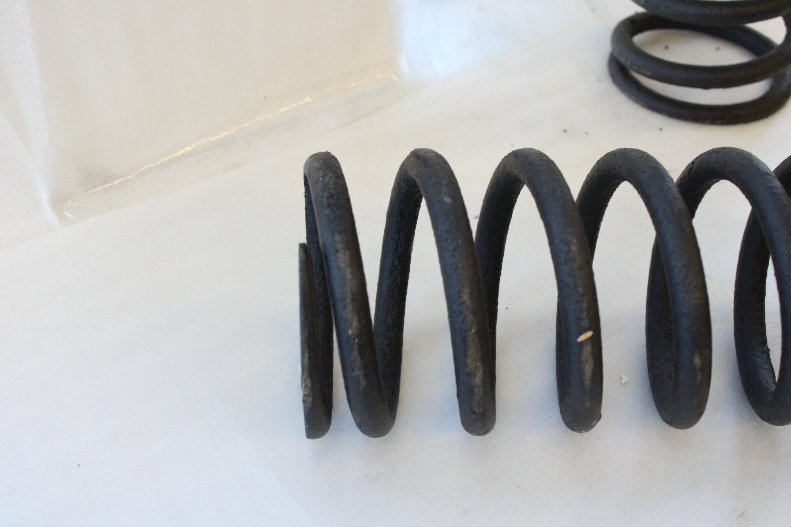 Rolls-Royce Silver Spirit 1988 OEM Coil Spring Set Rear UR23473, UR72471 – Image 9