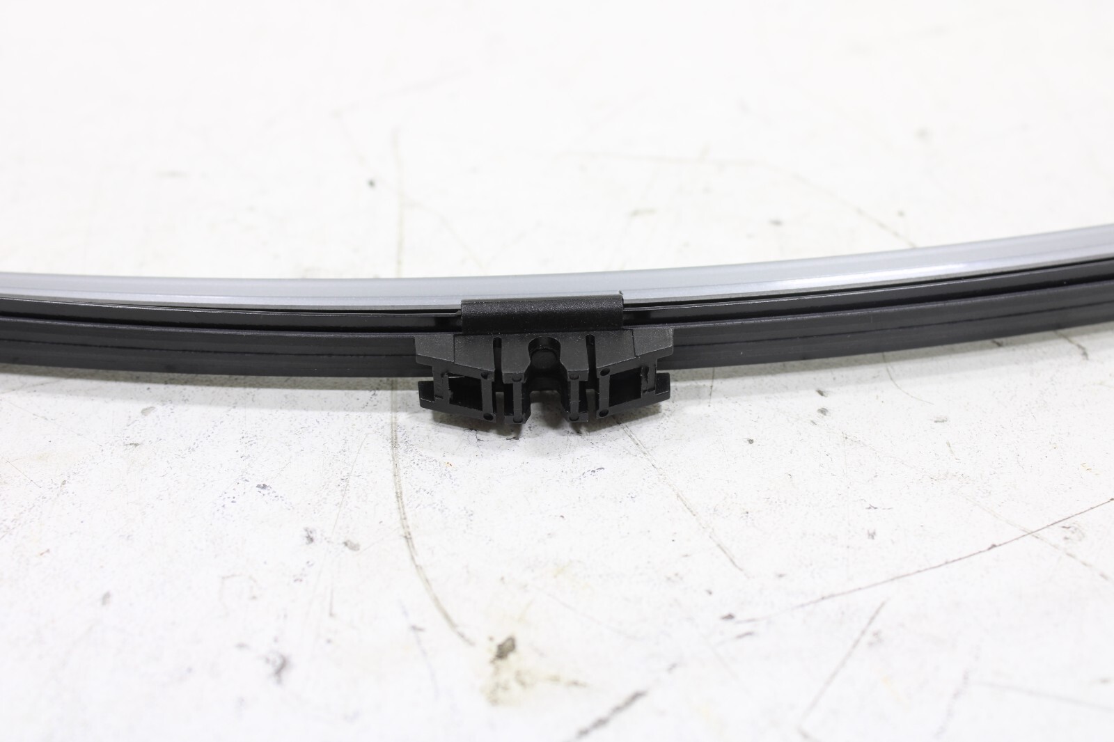 Volvo V70 XC70 2008-2016 NEW Rear Windshield Wiper Arm w/ Blade 30663893 - Image 3