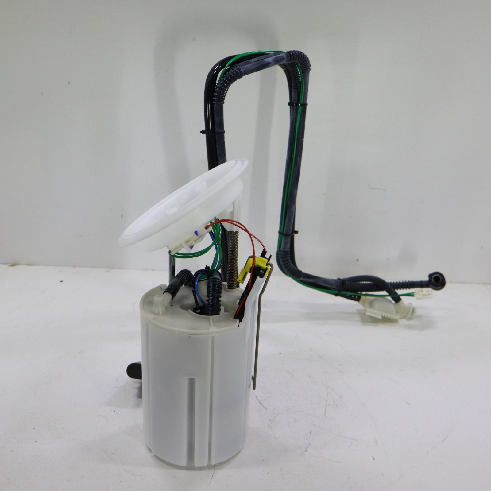 BMW 525i 530i 545i 550i 645Ci 650i 2004-2010 OEM Fuel Pump - Image 3