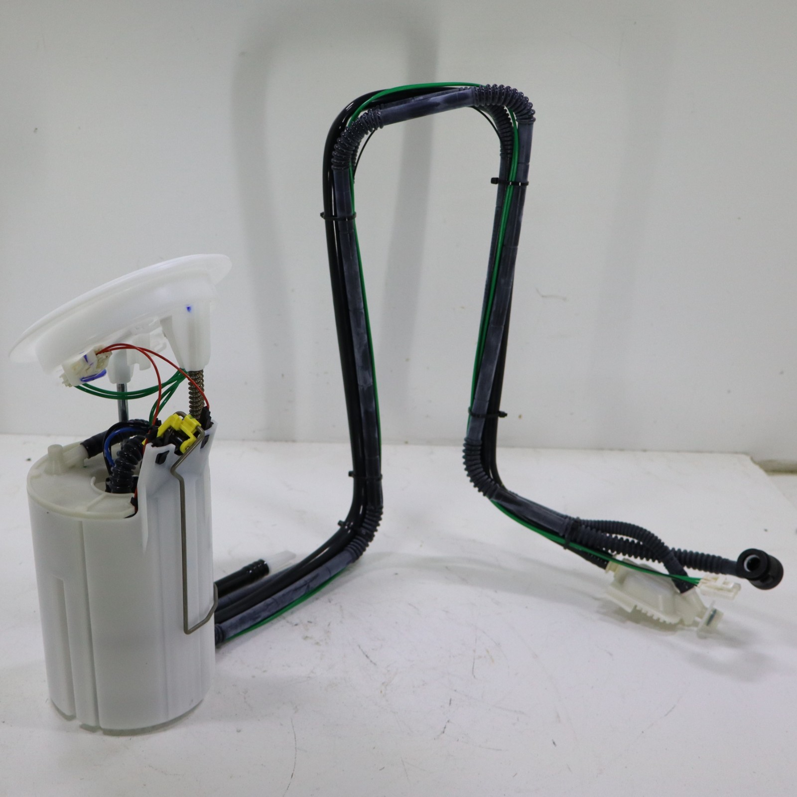 BMW 525i 530i 545i 550i 645Ci 650i 2004-2010 OEM Fuel Pump - Image 4