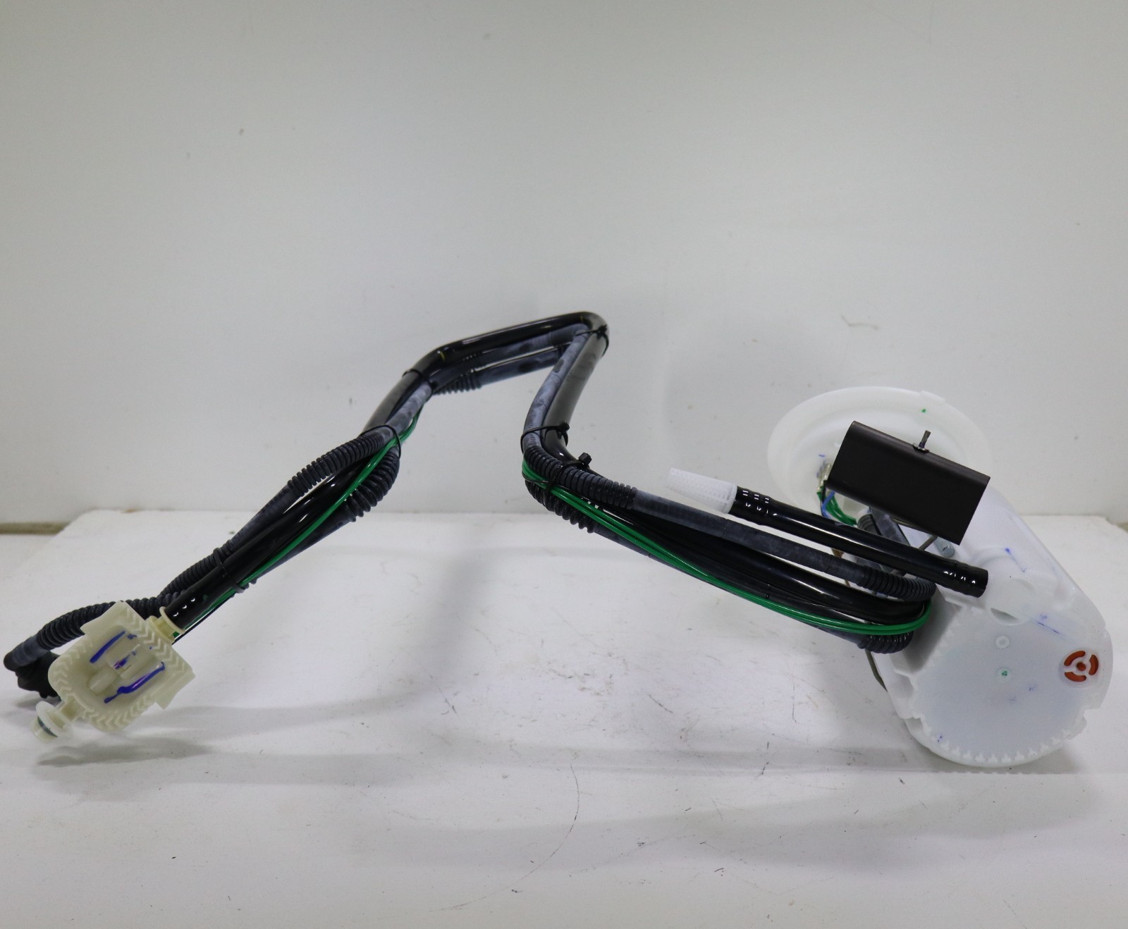 BMW 525i 530i 545i 550i 645Ci 650i 2004-2010 OEM Fuel Pump - Image 9