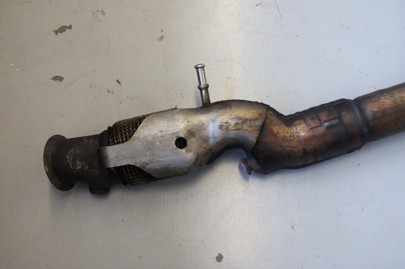 Mercedes W221 S350 3.0 Bluetec 2012-2013 OEM Exhaust Intermediate Resonator Pipe - Image 2