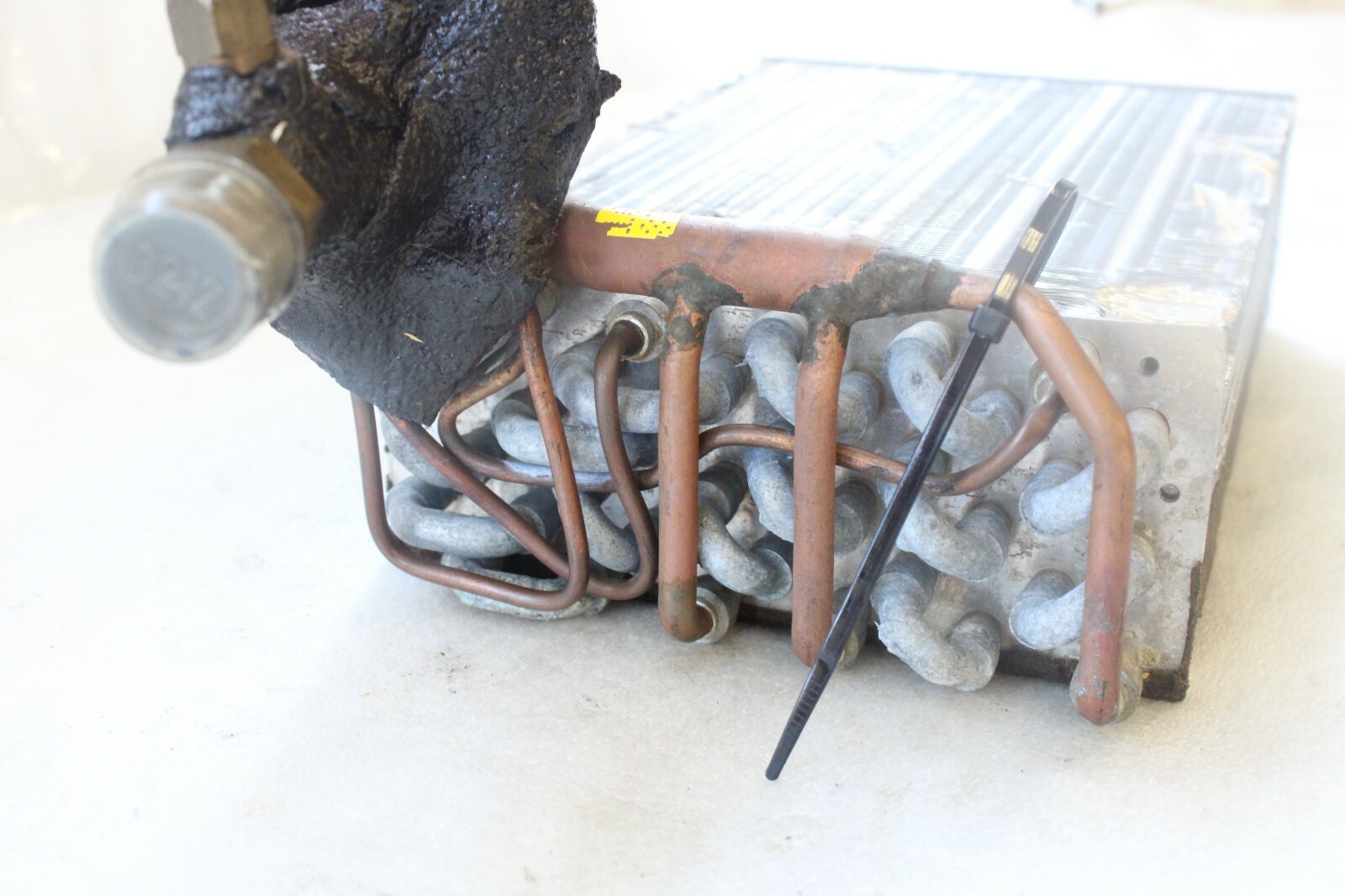 Porsche 911 1986-1989 OEM A/C Evaporator Core – Image 9