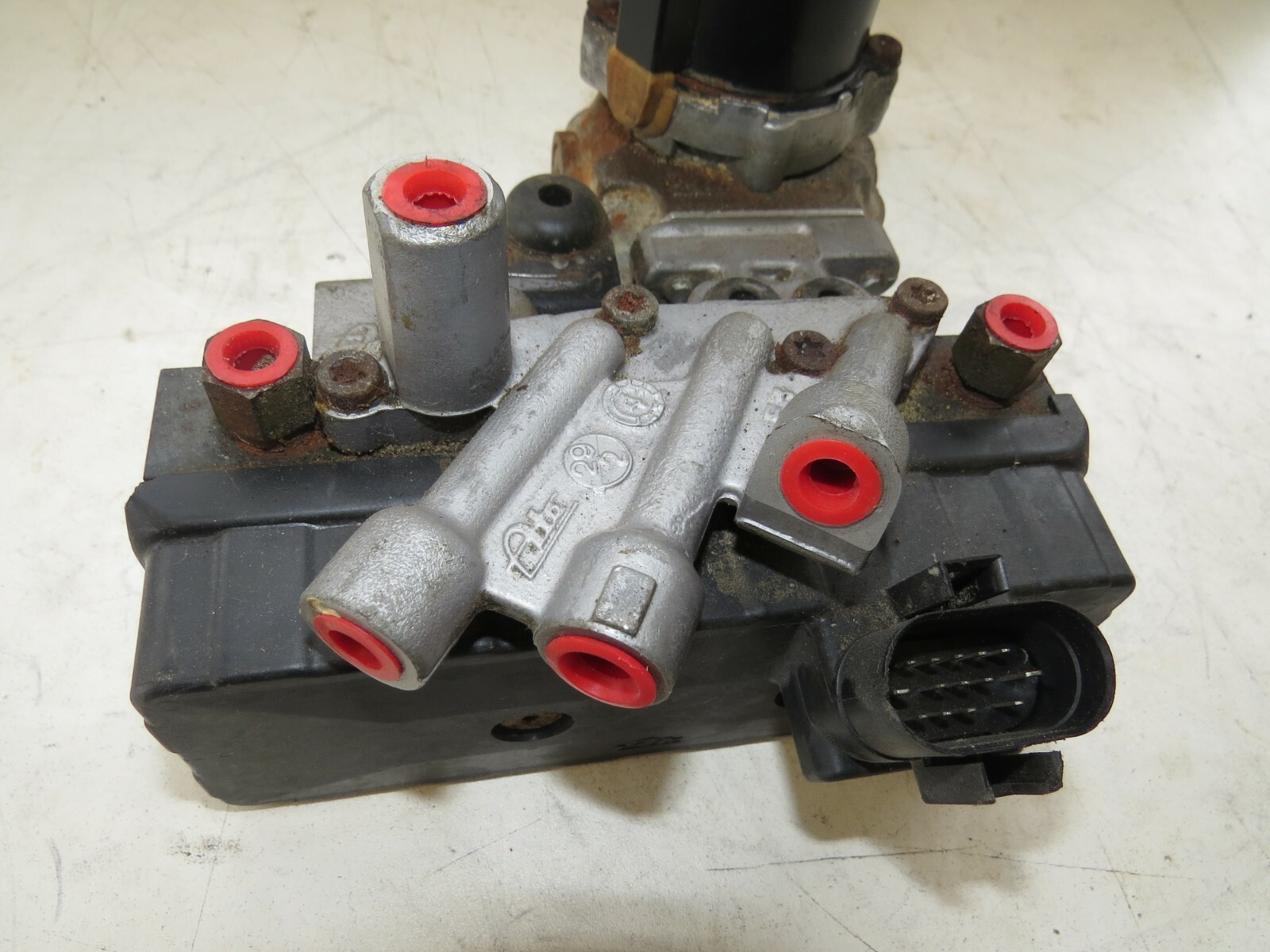 Volkswagen Golf Passat 1993 1994 1995 1996 1997 OEM ABS Brake Pump Unit - Image 3