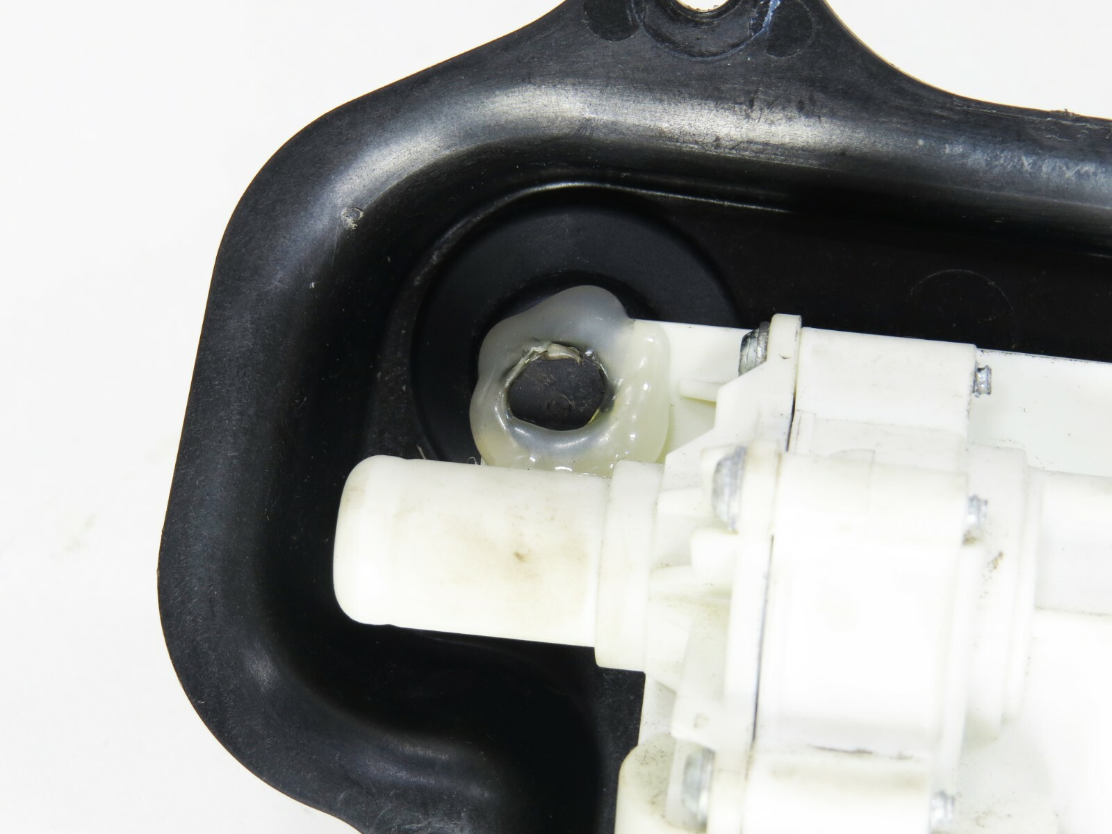 Mercedes S450 S63 2014-2019 OEM Electric Door Lock Actuator - Image 4