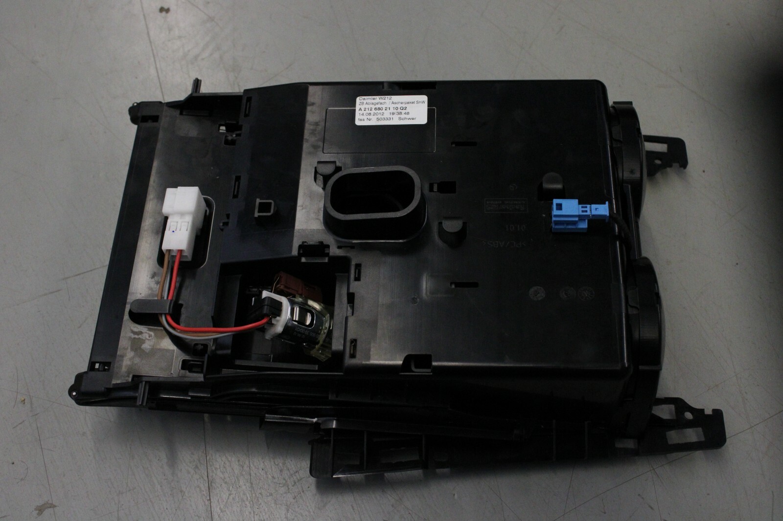 Mercedes E350 E500 2010 2011 2012 2013 OEM Center Console Cup Holder - Image 2