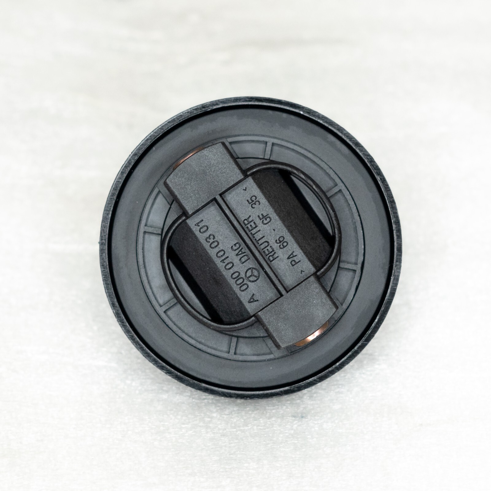 Mercedes-Benz OEM Engine Oil Filler Cap Genuine Original 0000100301 – Image 3