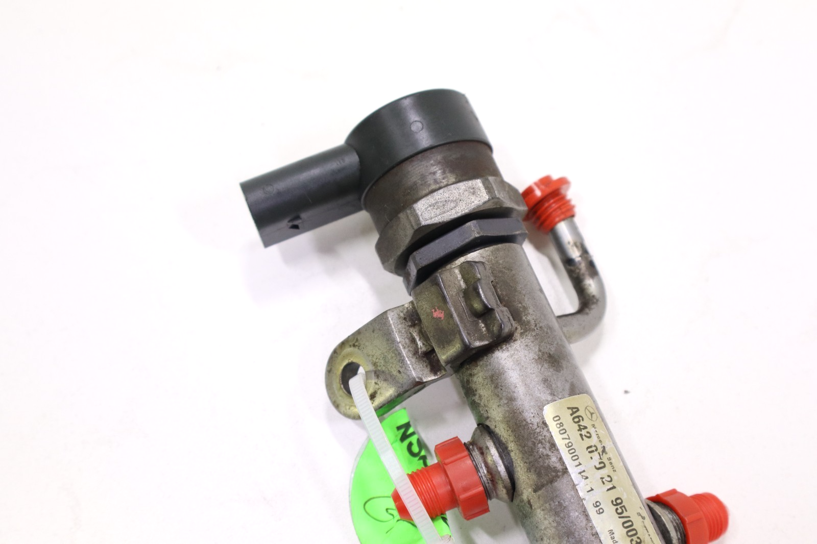 Mercedes GL350 ML320 ML350 R320 R350 DIESEL 2007-2013 OEM Fuel Rail Left Side - Image 12
