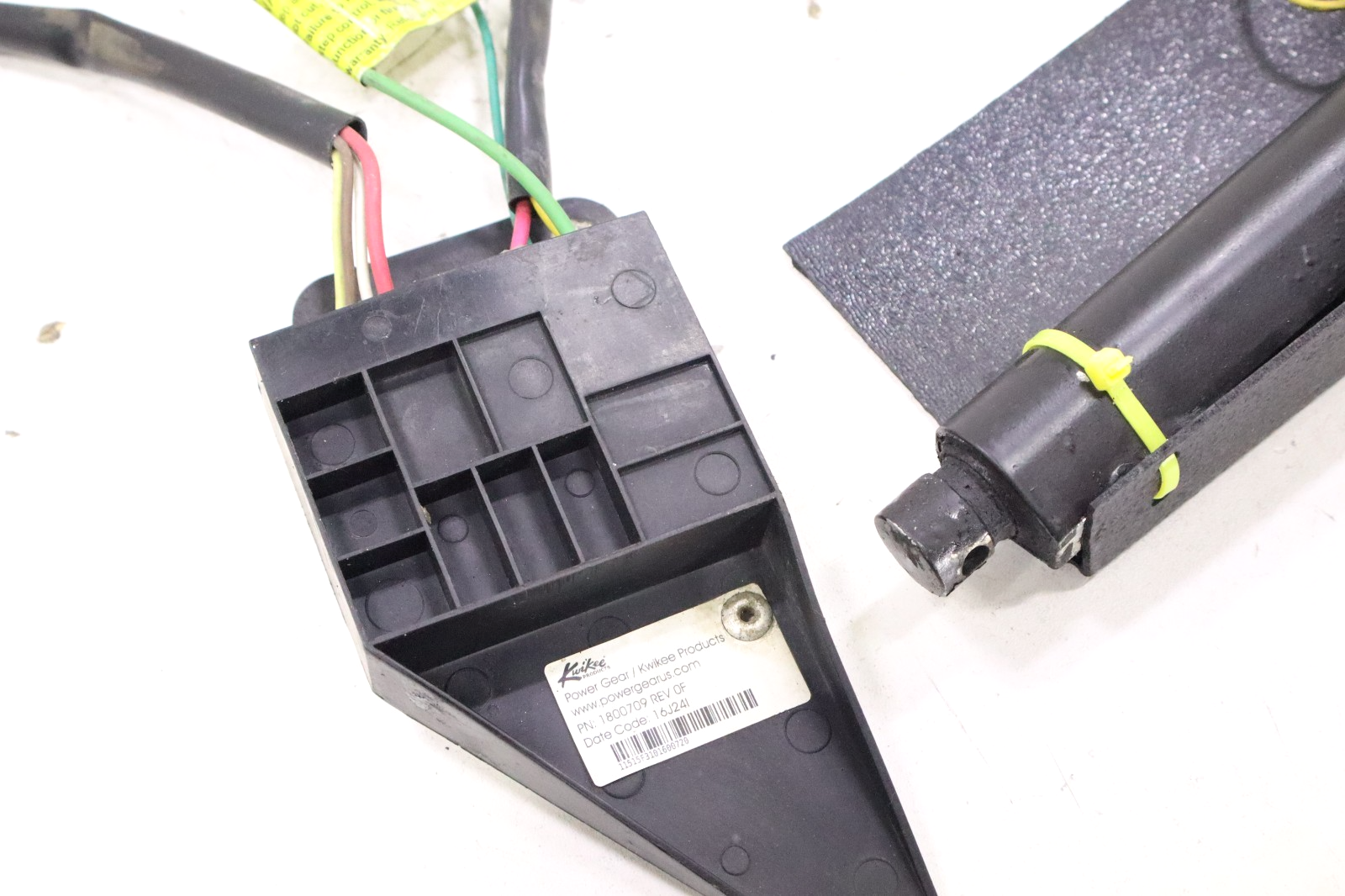 Mercedes Sprinter 2018 OEM Electric Side Step Control Unit w/ Linear Actuator - Image 4