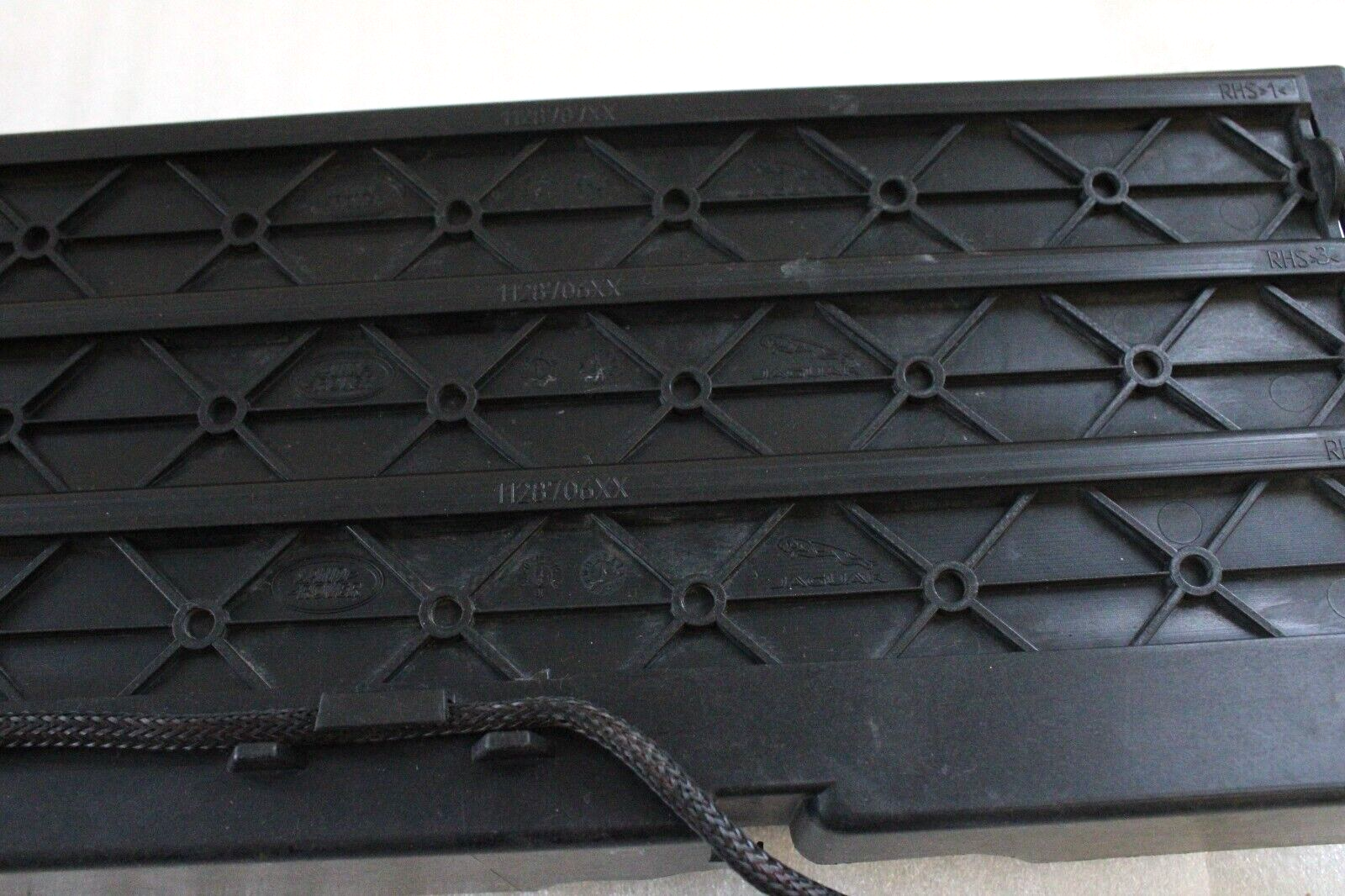 Jaguar I-Pace 2019 OEM Radiator Shutter Flap Control Grille Front - Image 15