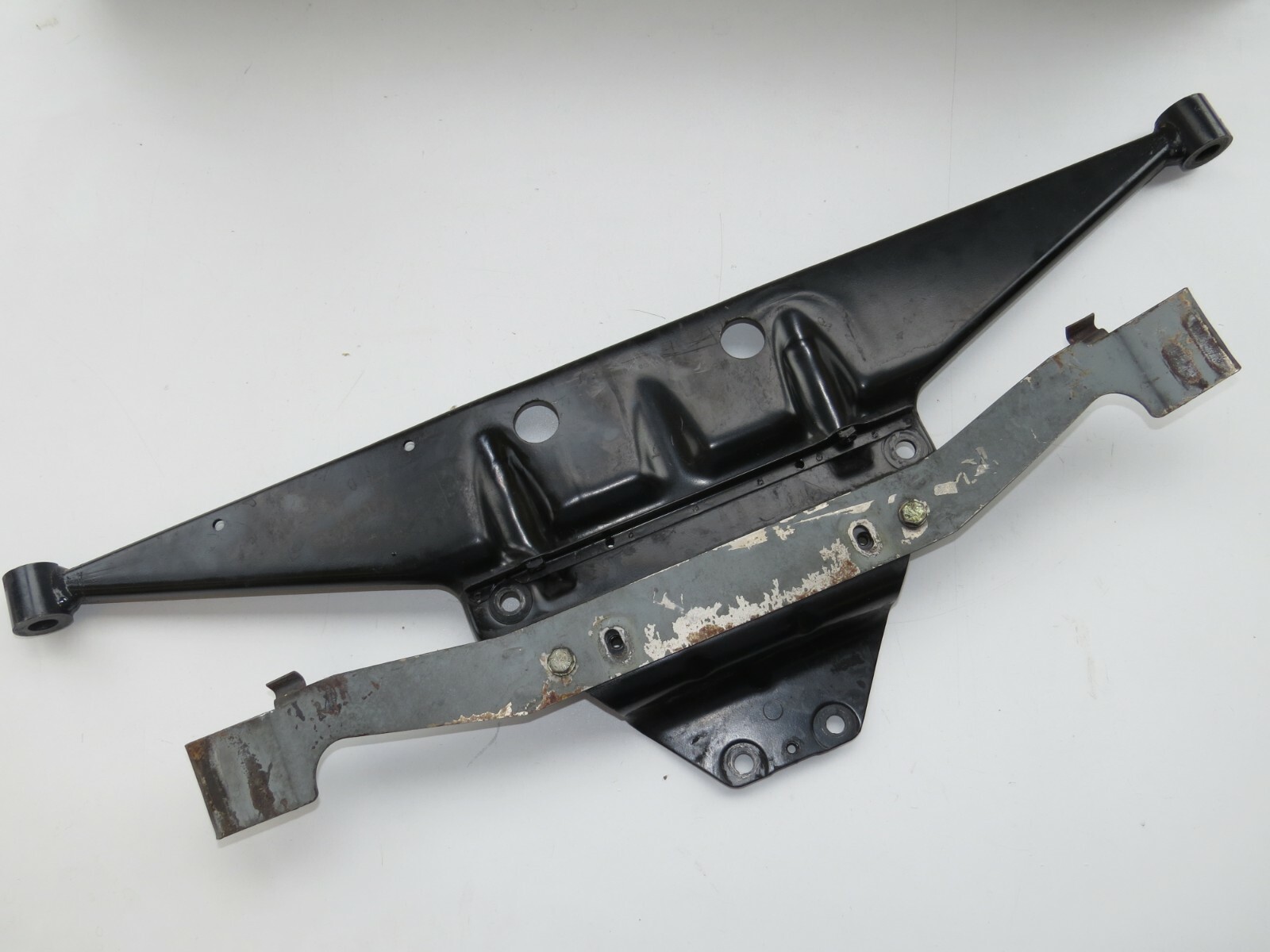 Porsche 911 Carrera 964 993 1989-1998 OEM Engine Carrier Support – Image 2