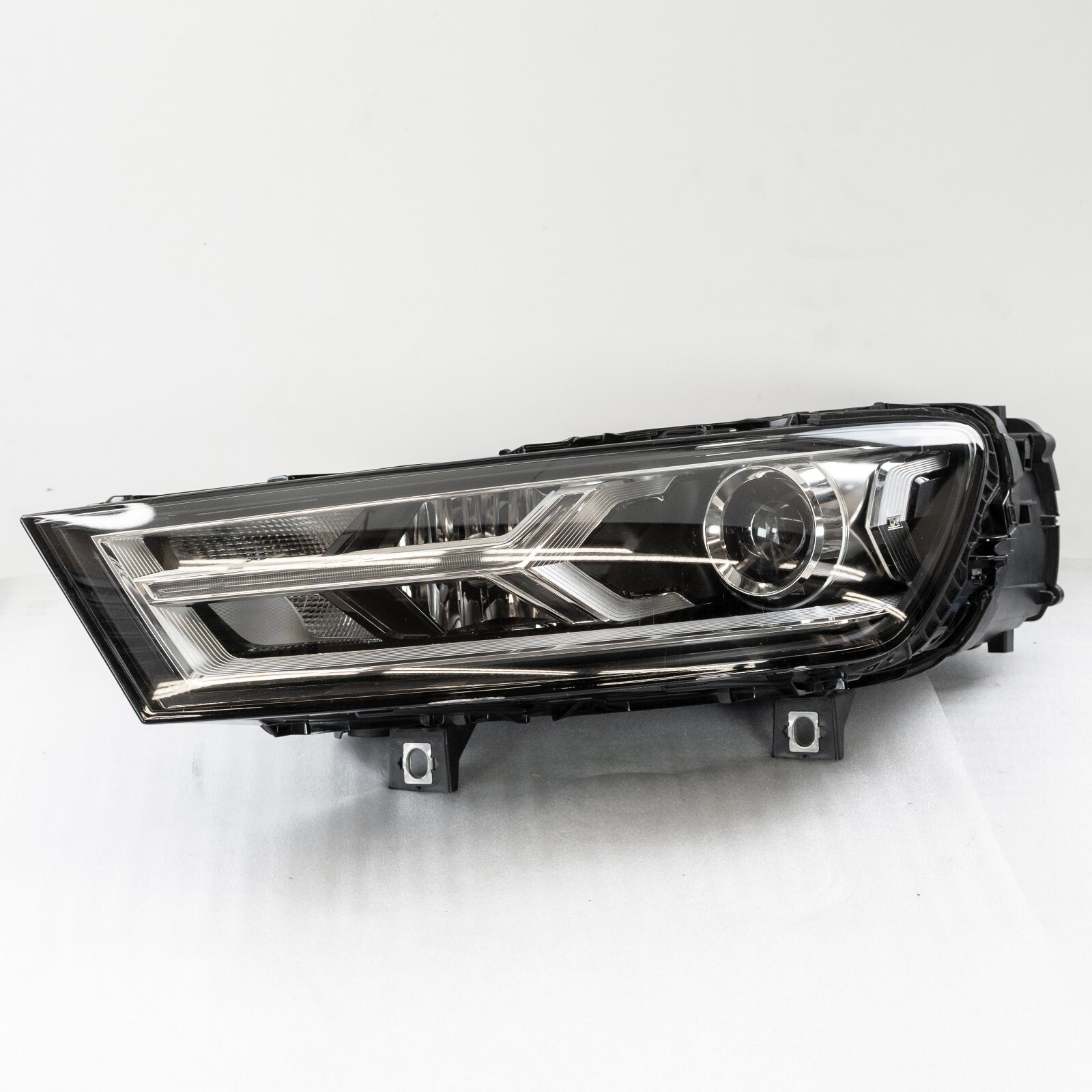 Audi Q7 Headlight OEM 2017-2019 Left Driver Side Genuine XENON HID 4M0941005B