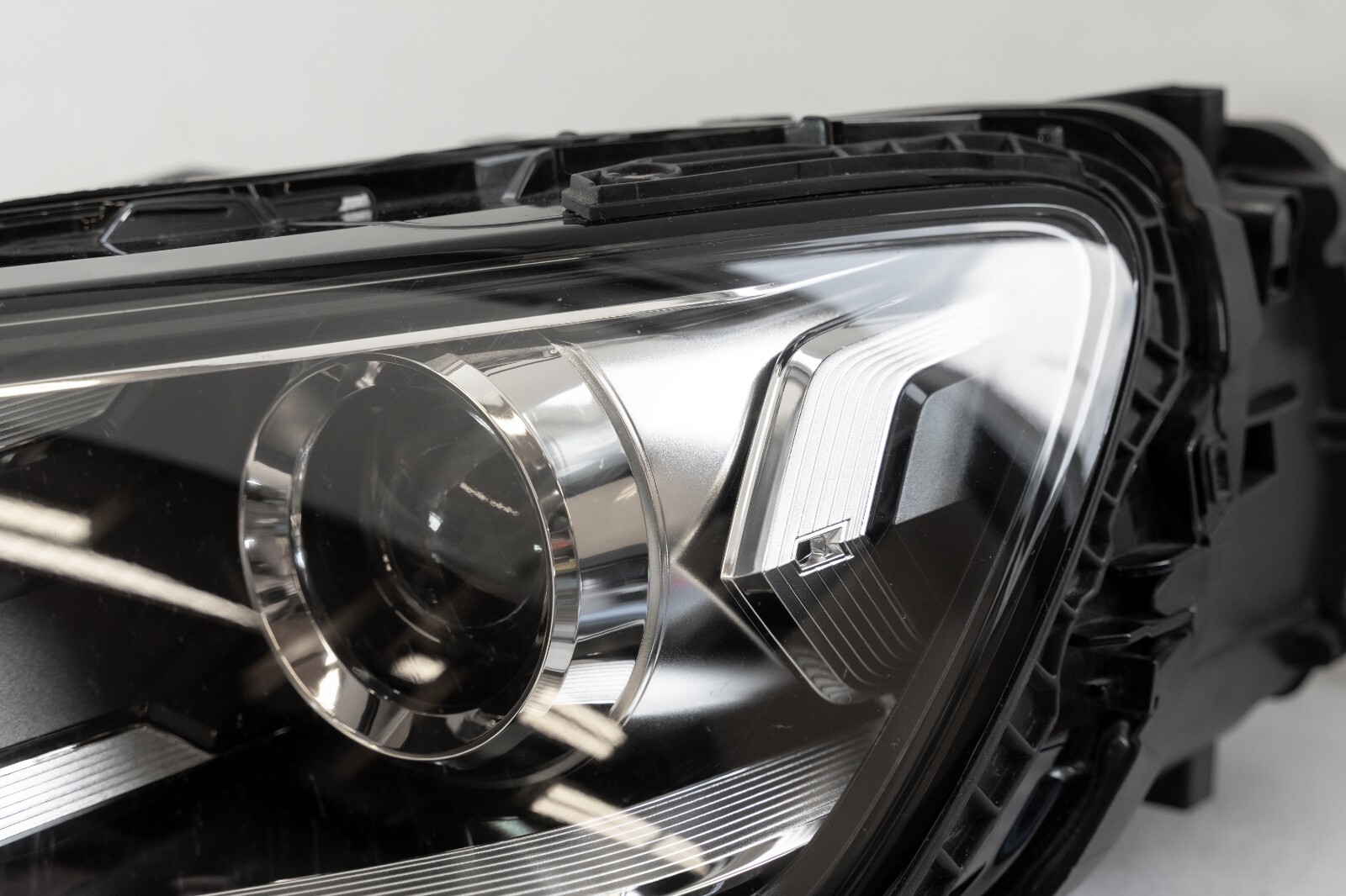 Audi Q7 Headlight OEM 2017-2019 Left Driver Side Genuine XENON HID 4M0941005B – Image 5