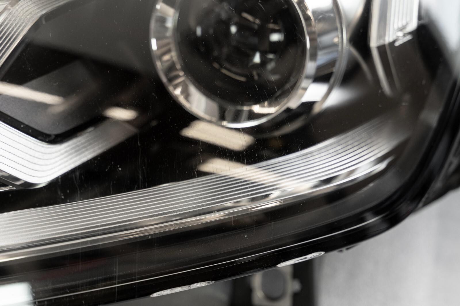 Audi Q7 Headlight OEM 2017-2019 Left Driver Side Genuine XENON HID 4M0941005B – Image 6