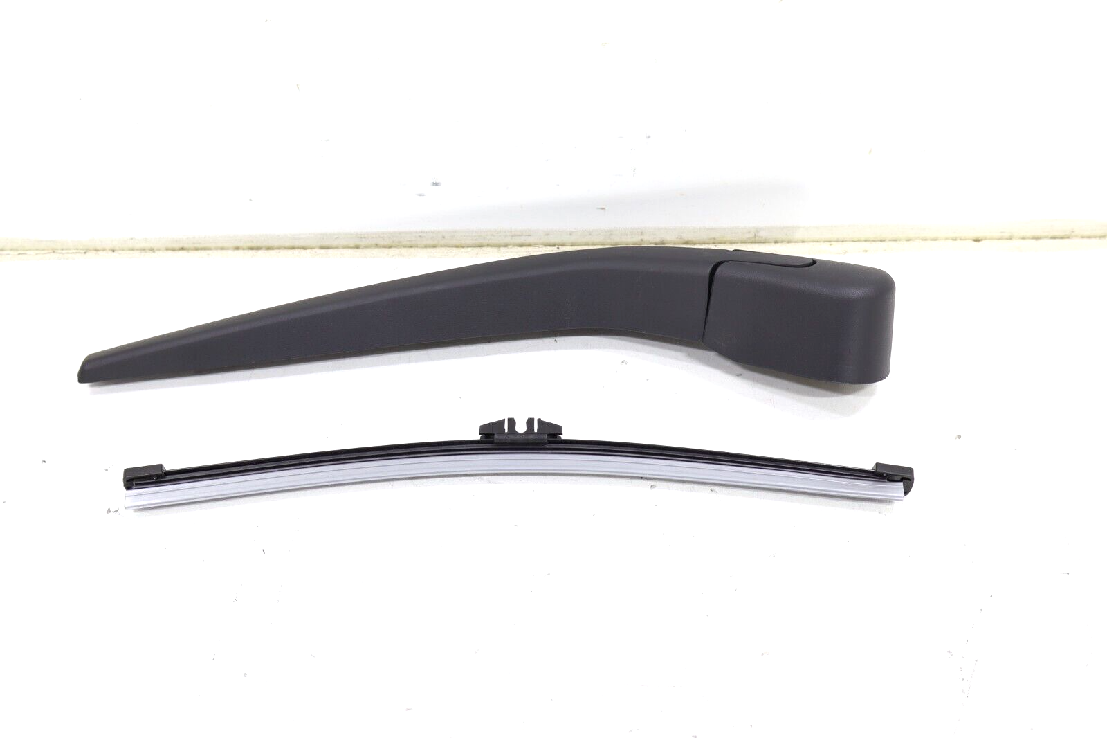 Volvo V40 2012 2013 2014 2015 2016 NEW Rear Windshield Wiper Arm w/ Blade