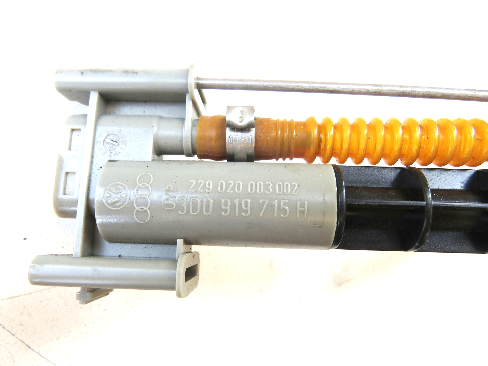 Audi A8 Quattro S8 VW Phaeton Bentley 2004-2009 OEM Fuel Transfer Tube Left - Image 3