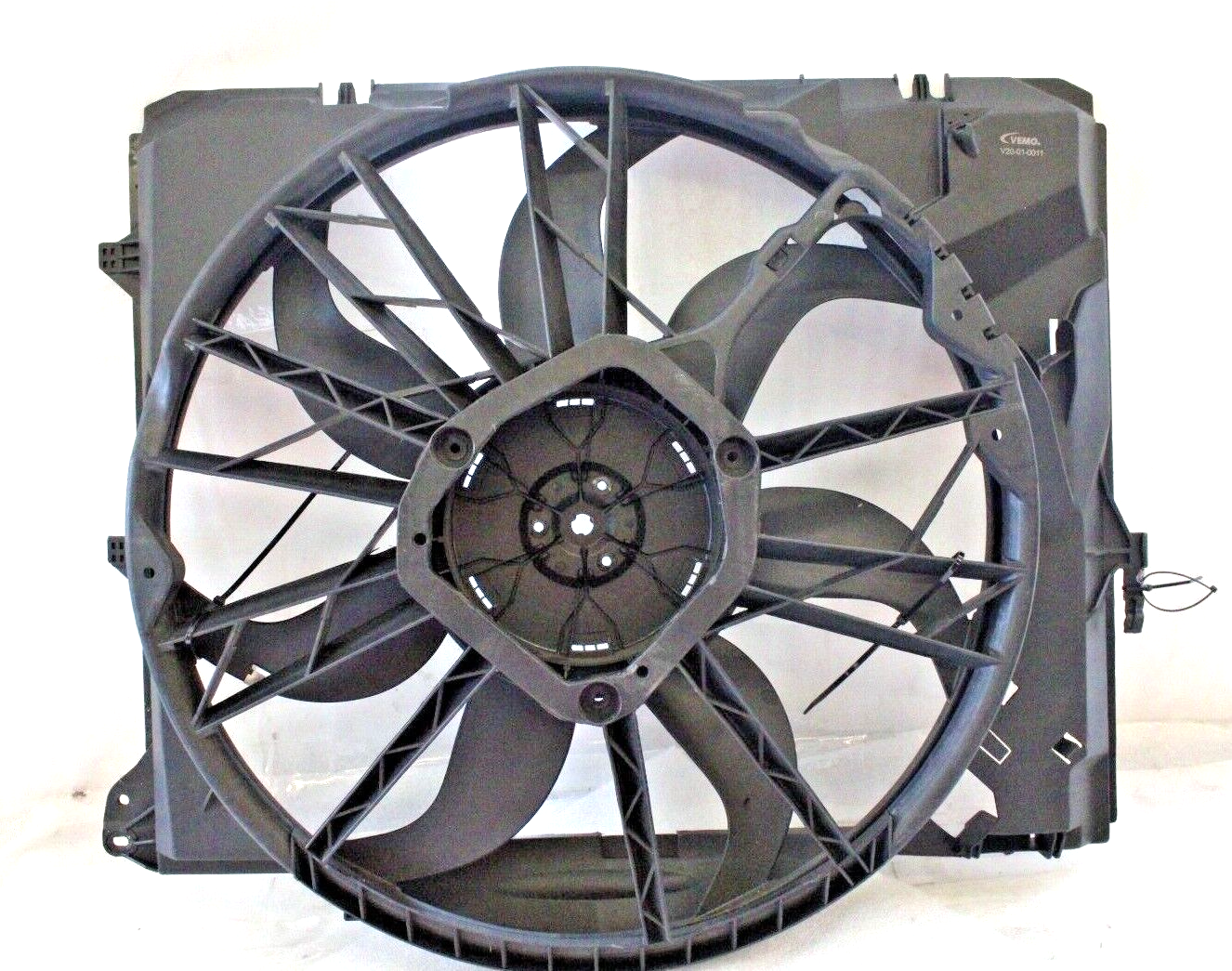 BMW 2006-2013 OEM Engine Cooling Fan Blade & Shroud No Motor Auxiliary Fan
