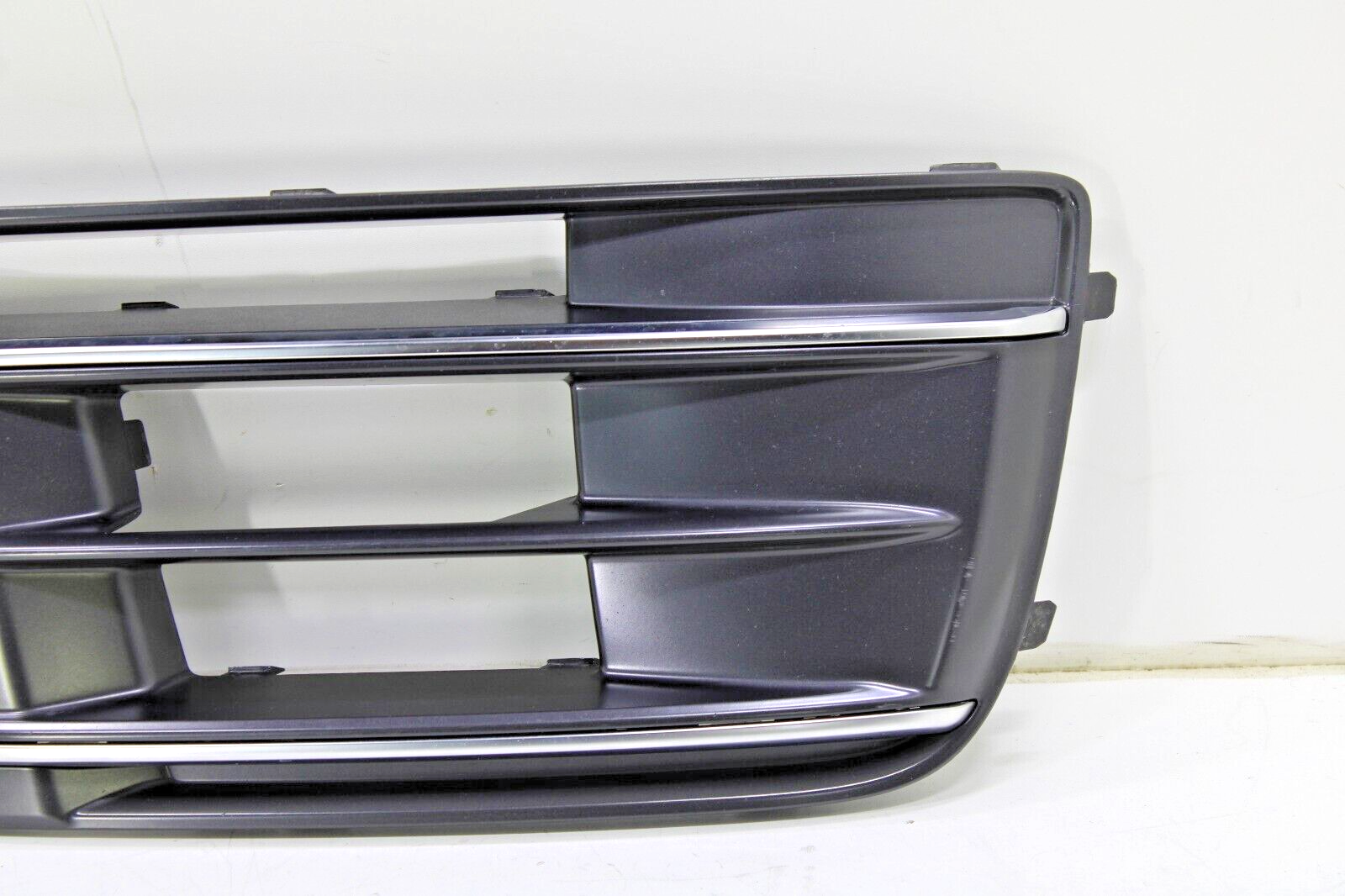 Audi Q5 2019-2020 OEM Front Right Bumper Lower Grille Cover – Image 4