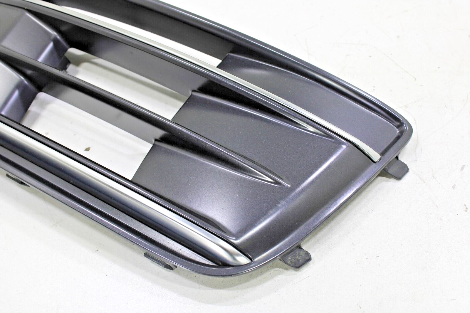 Audi Q5 2019-2020 OEM Front Right Bumper Lower Grille Cover – Image 9