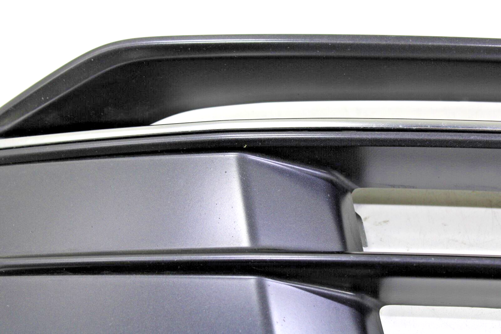Audi Q5 2019-2020 OEM Front Right Bumper Lower Grille Cover – Image 10