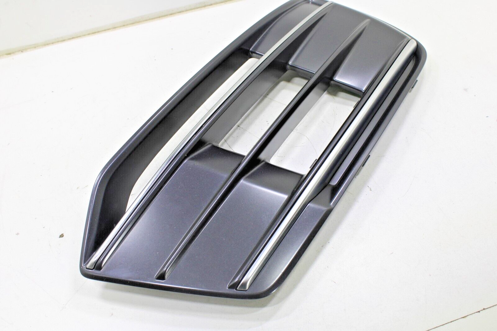 Audi Q5 2019-2020 OEM Front Right Bumper Lower Grille Cover – Image 11