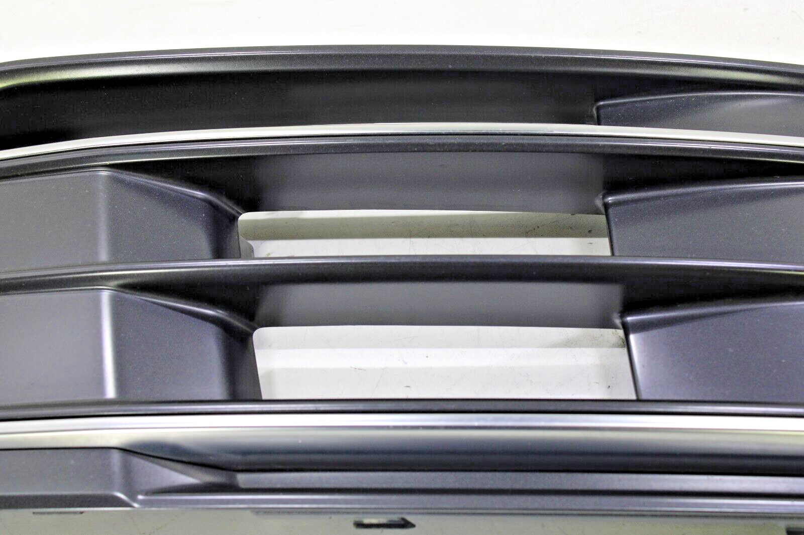 Audi Q5 2019-2020 OEM Front Right Bumper Lower Grille Cover – Image 12