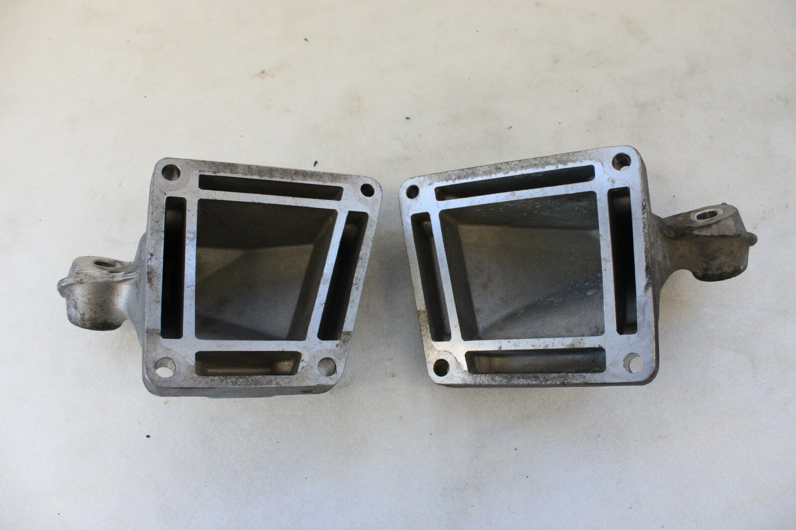 Mercedes ML63 R63 2007 2008 2009 2010 2011 OEM Engine Mount Bracket Set LH & RH – Image 4