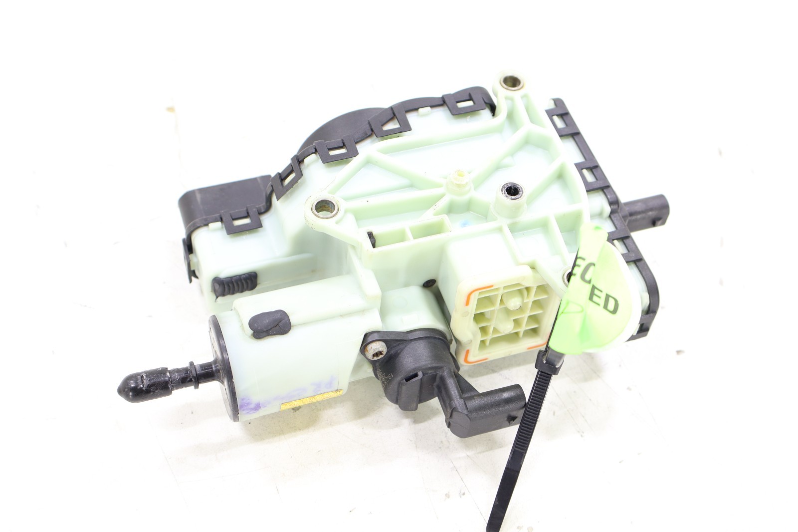 Mercedes DIESEL 2010-2018 OEM DEF Reduction Agent Pump Adblue Fluid Pump – Image 5