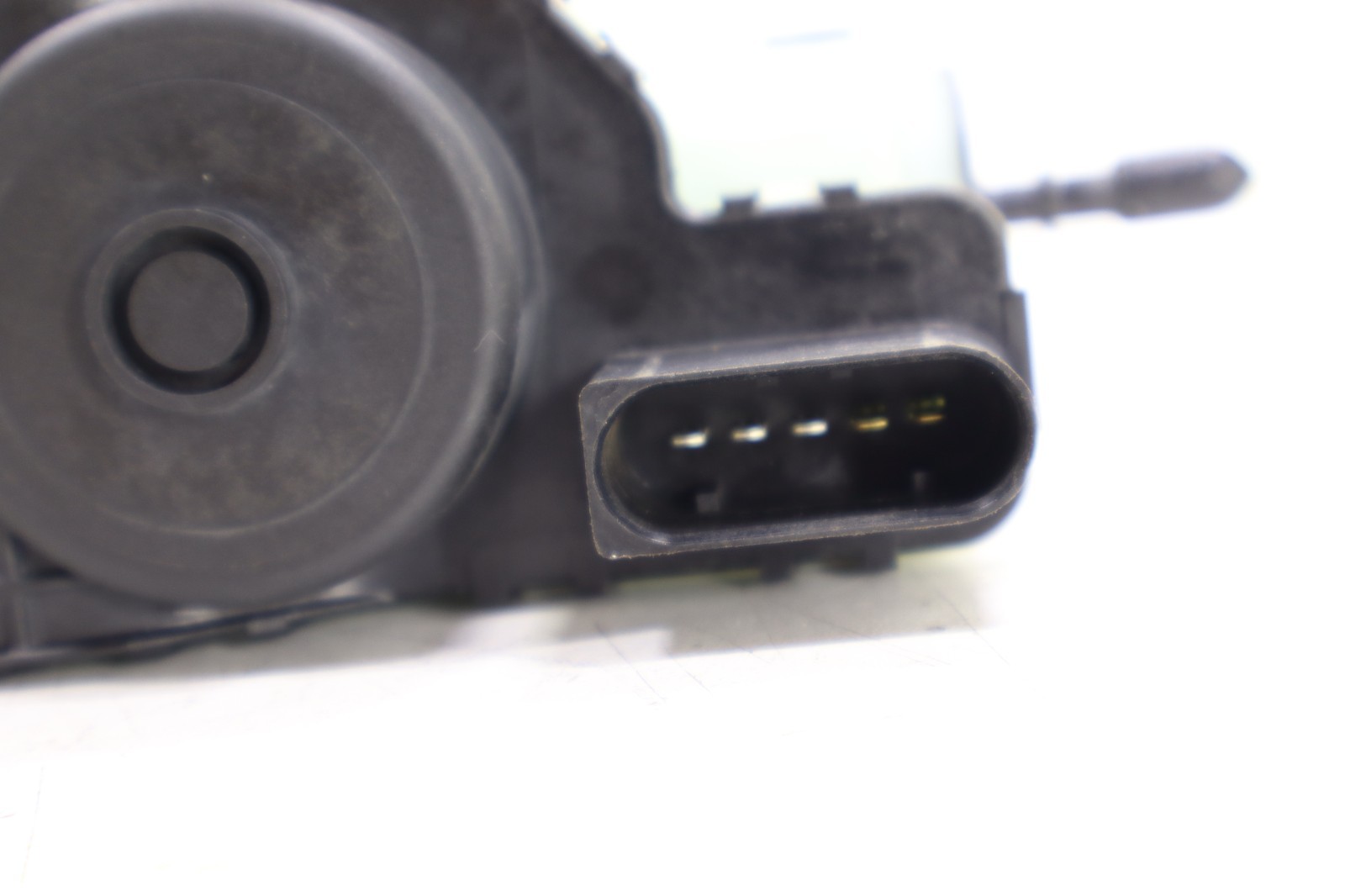 Mercedes DIESEL 2010-2018 OEM DEF Reduction Agent Pump Adblue Fluid Pump – Image 9