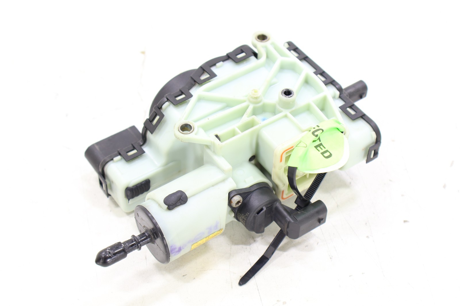 Mercedes DIESEL 2010-2018 OEM DEF Reduction Agent Pump Adblue Fluid Pump – Image 12