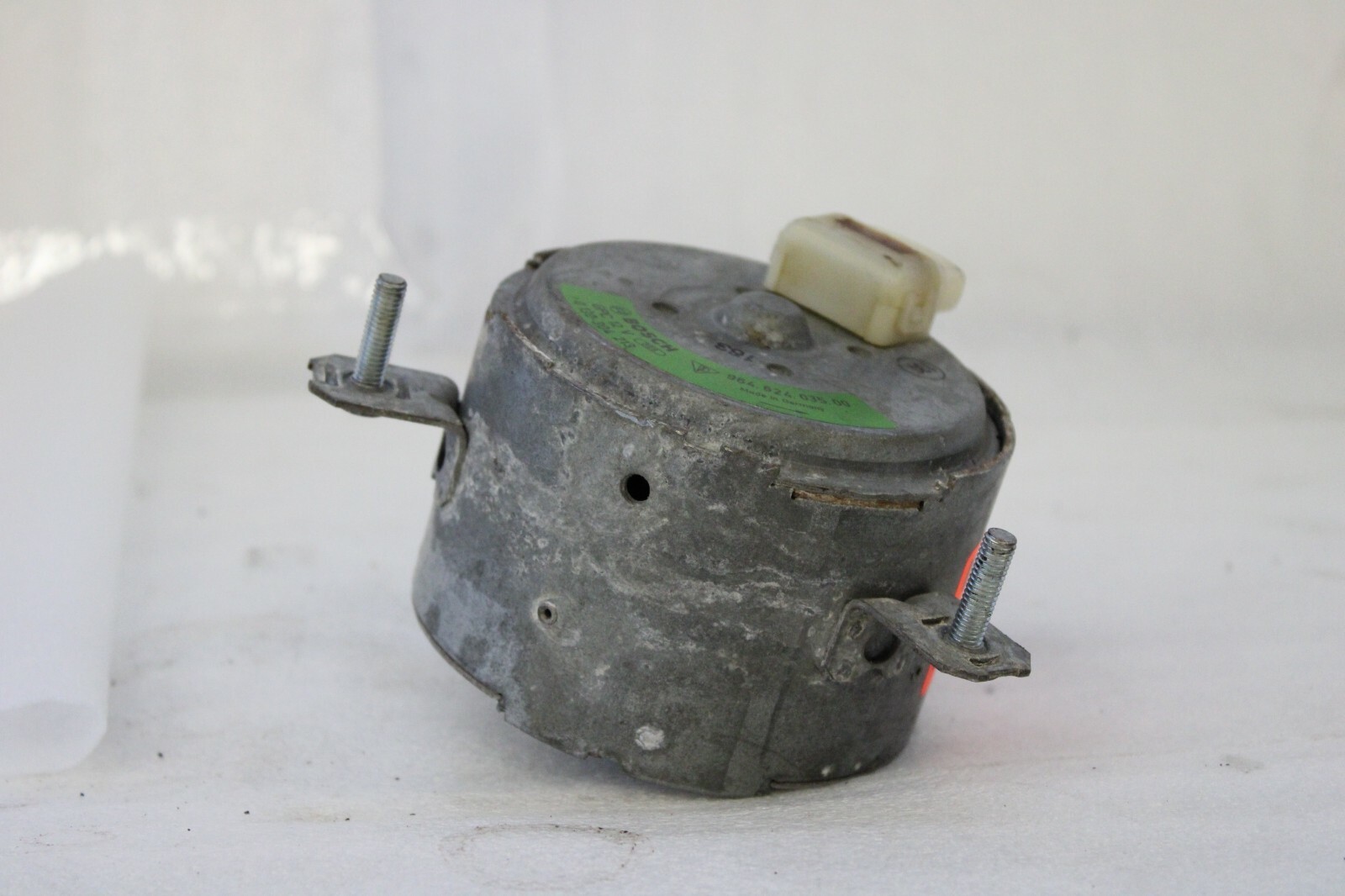 Porsche 911 1992 1993 1994 1995 1996 1997 1998 OEM Engine Oil Cooler Fan Motor – Image 3