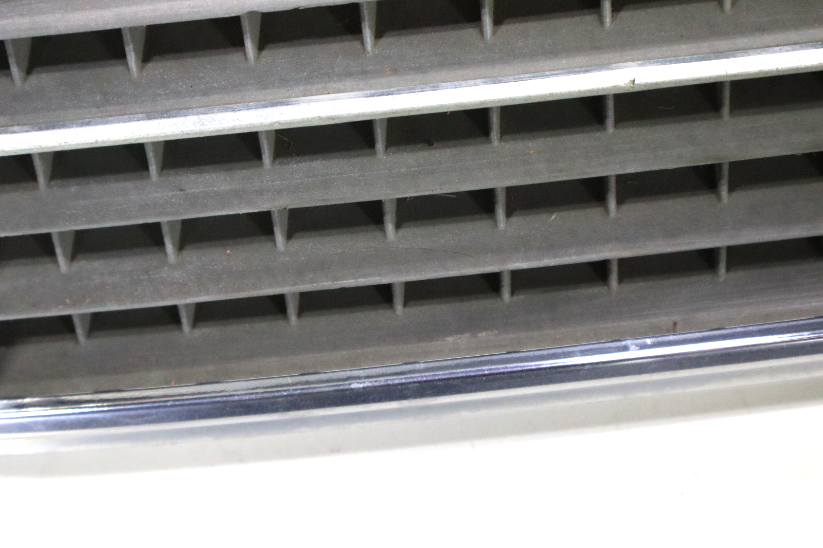 Mercedes 260E 300CE 300D 300E 300TD TE 400E 500E 1986-1993 OEM Radiator Grille - Image 13