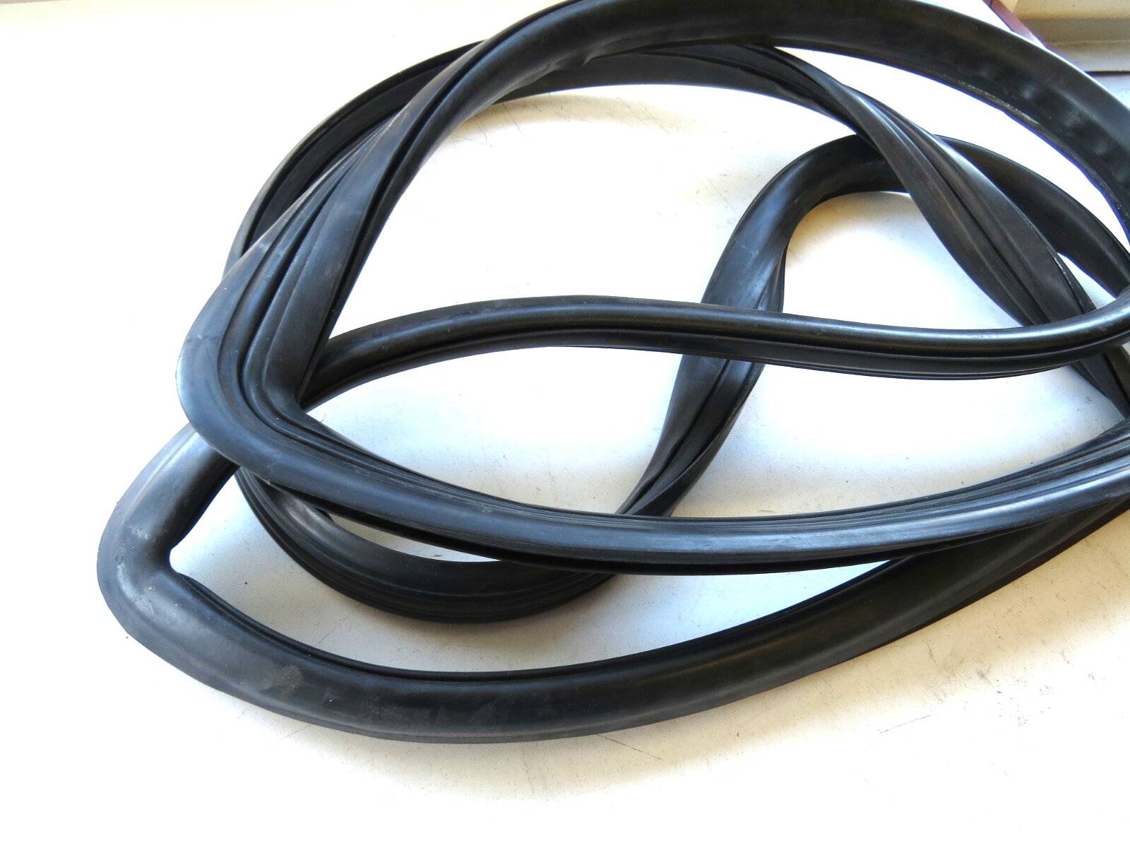 Bentley Rolls Royce 1981-1997 OEM Glass Seal Rear – Image 8