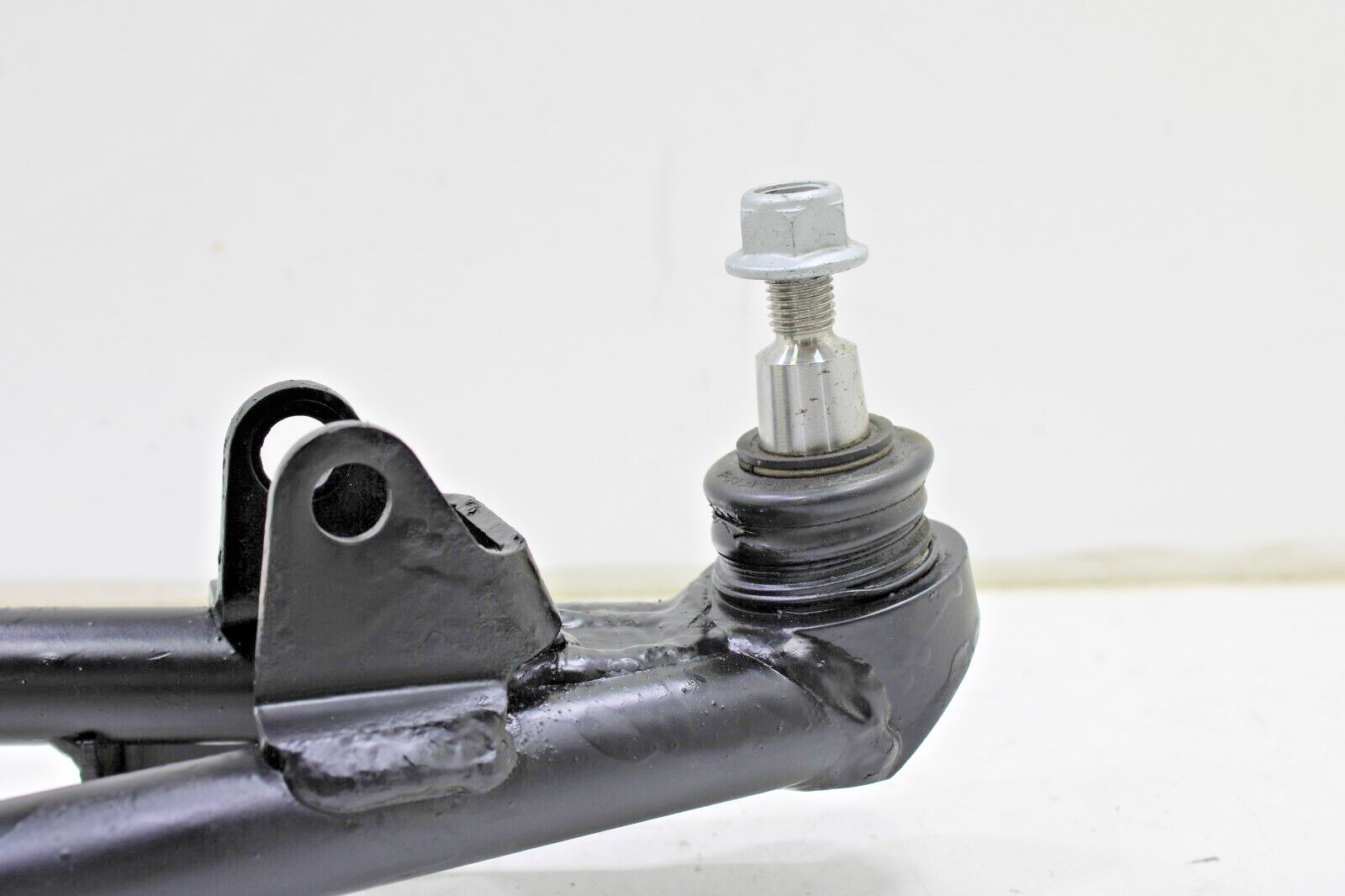 Alfa Romeo 4C 2015-2020 OEM Rebuilt Control Arm w/Ball Joint Front Right Lower - Image 3