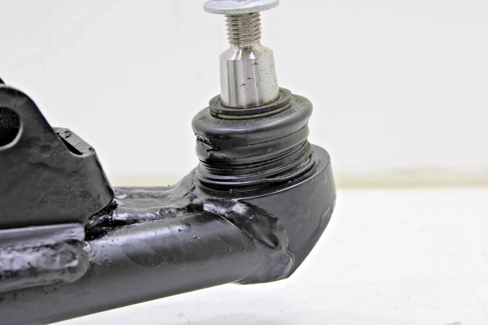 Alfa Romeo 4C 2015-2020 OEM Rebuilt Control Arm w/Ball Joint Front Right Lower - Image 5