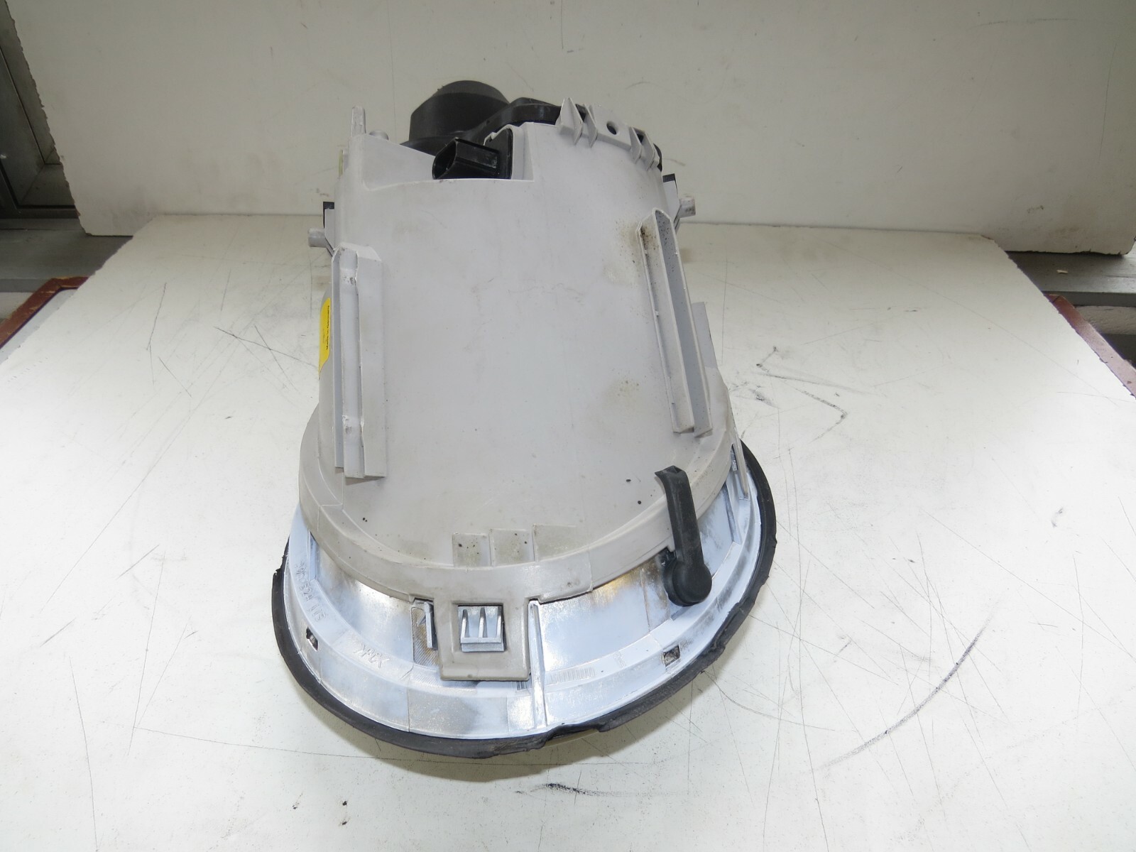 Volkswagen Beetle Audi 90 Cabriolet 1993-2002 2003 2004 2005 OEM Headlight RH - Image 10
