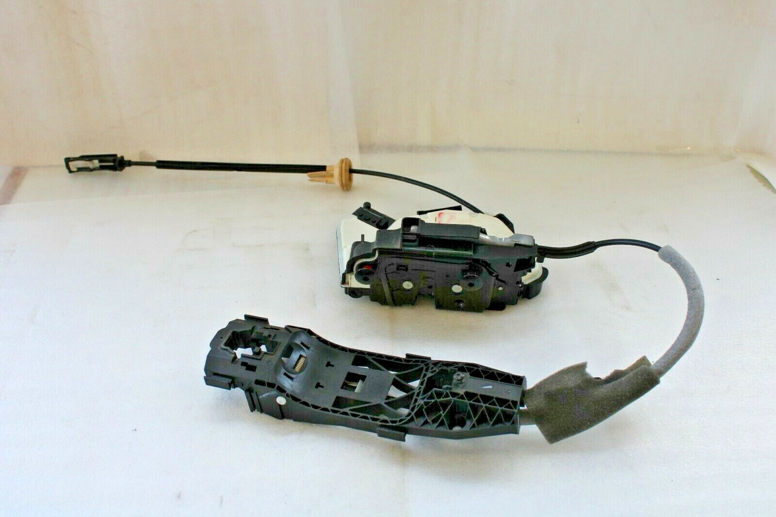 Volkswagen Golf Jetta Beetle 2012 2013 2014 2015 OEM Door Lock Front Right
