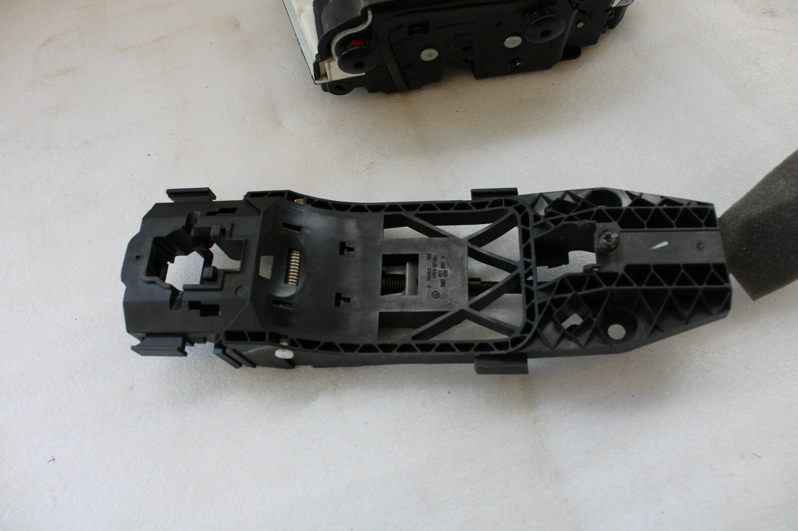 Volkswagen Golf Jetta Beetle 2012 2013 2014 2015 OEM Door Lock Front Right – Image 3