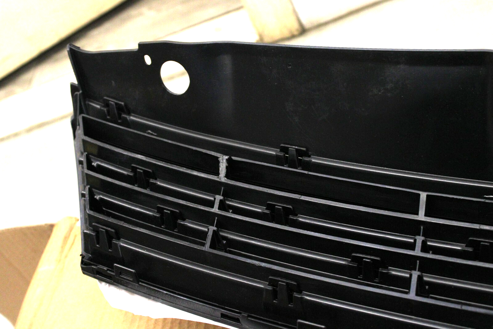 Volkswagen Jetta 2011-2014 OEM NEW Front Grille w/Chrome Strips & Emblem – Image 10