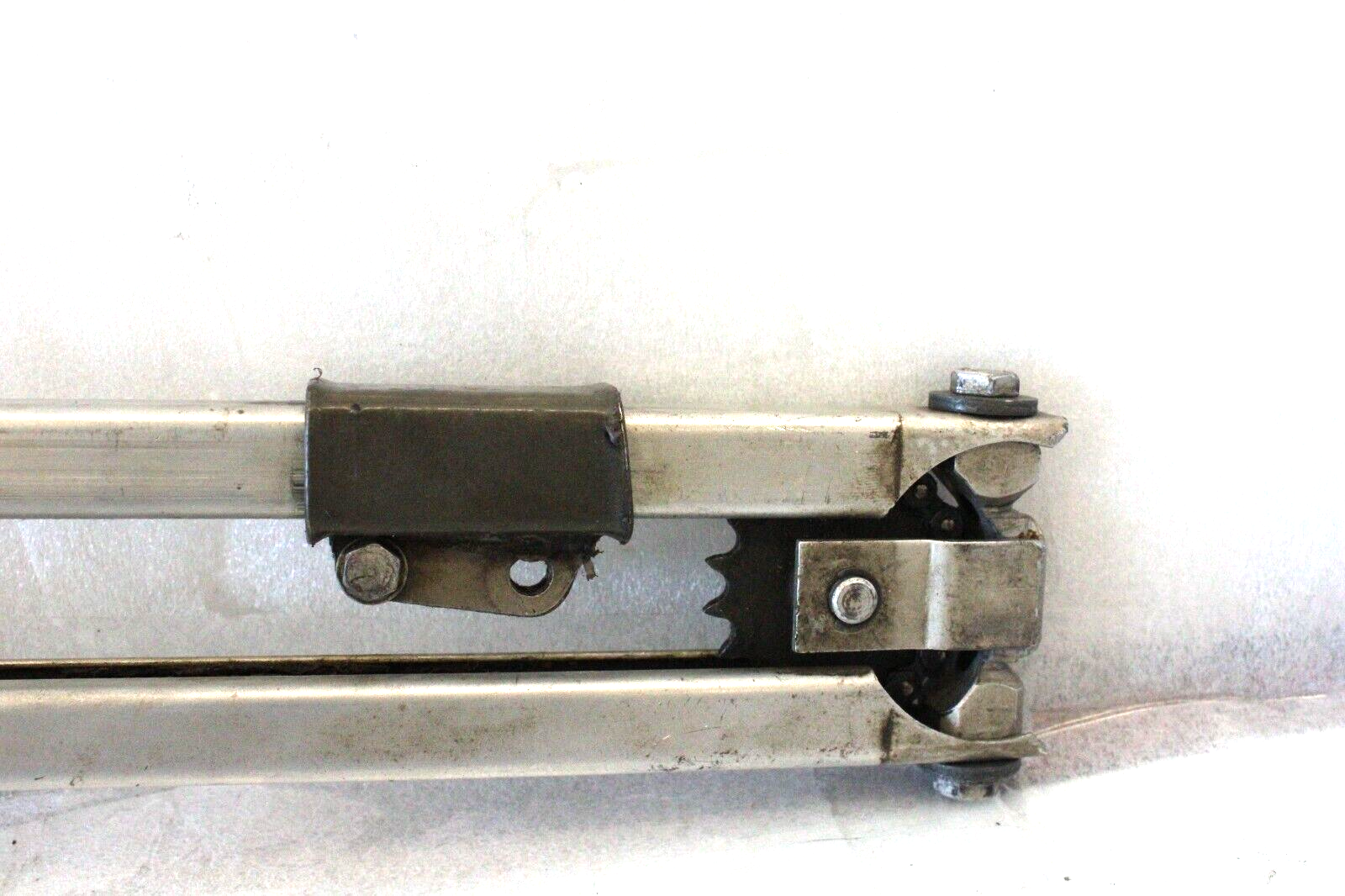 Bentley Rolls Royce 1965-1980 OEM Window Regulator W/Motor – Image 3