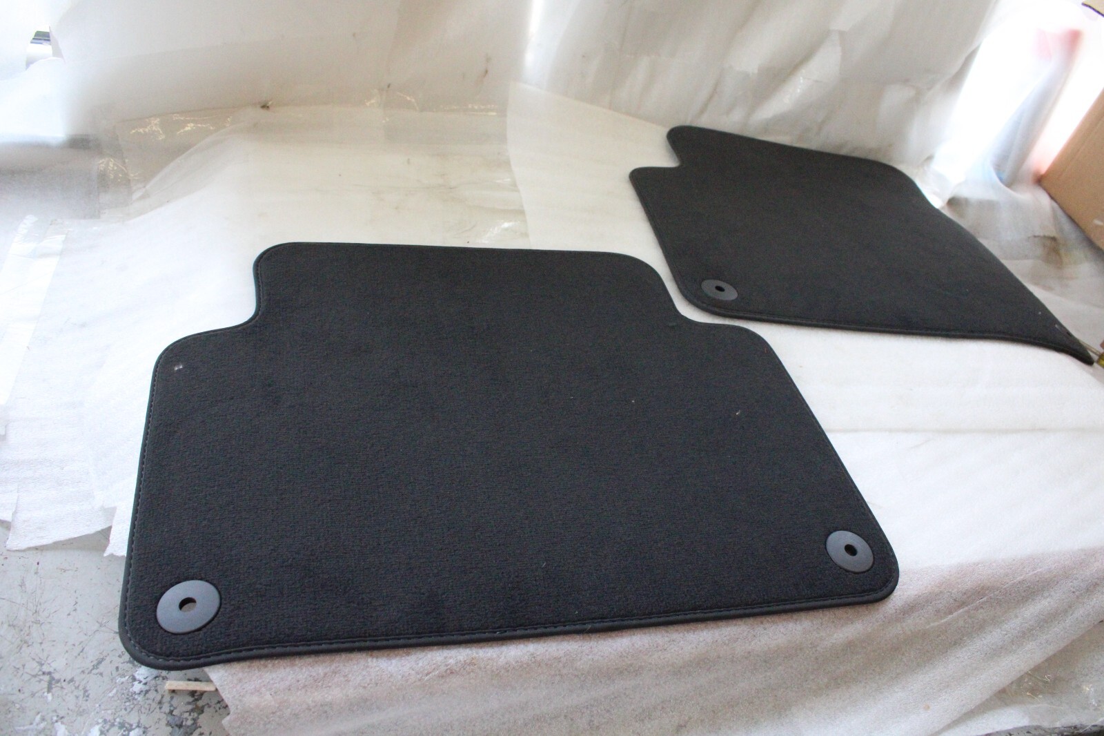 Audi Q7 OEM Set of 2 Rear Floor Mats - Image 2