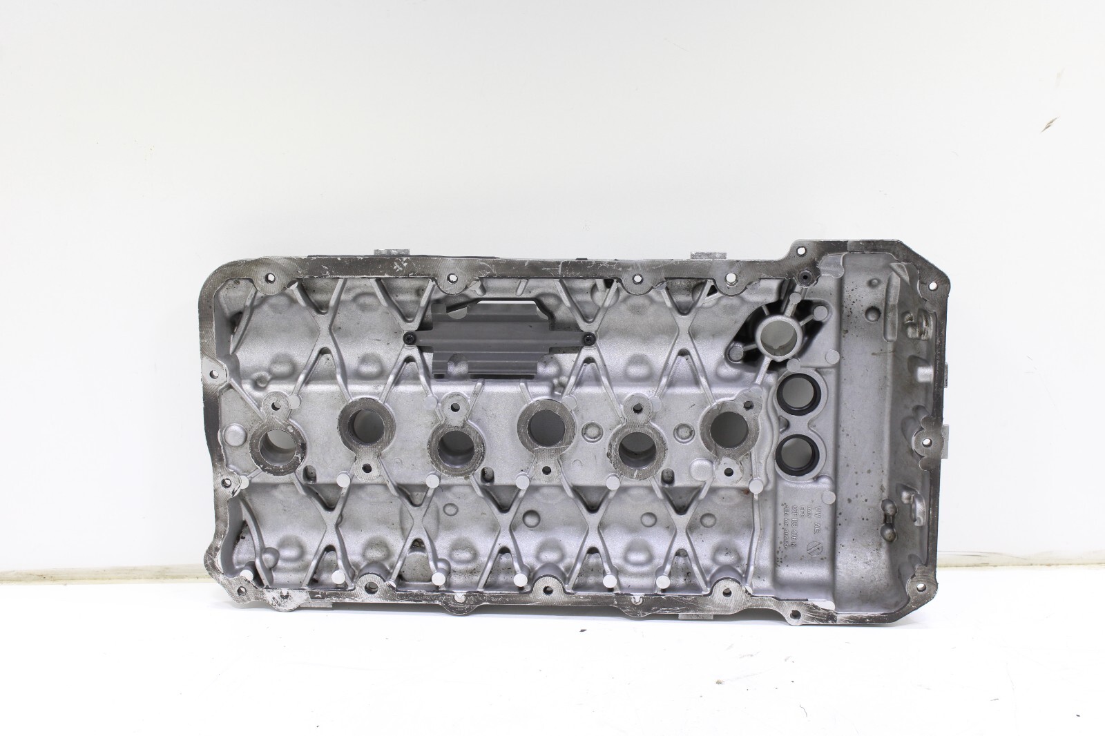 Bentley Bentayga 6.0 W12 2017-2022 OEM Engine Valve Cover Rocker Cover - Image 2