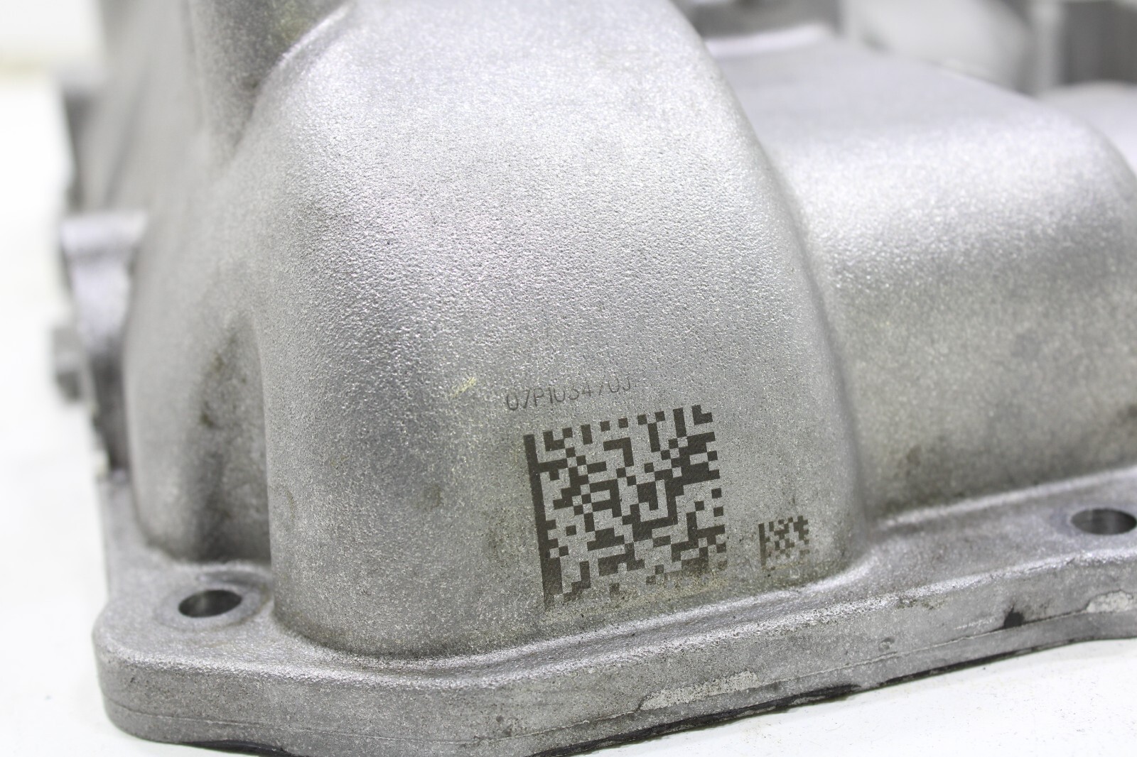 Bentley Bentayga 6.0 W12 2017-2022 OEM Engine Valve Cover Rocker Cover - Image 5