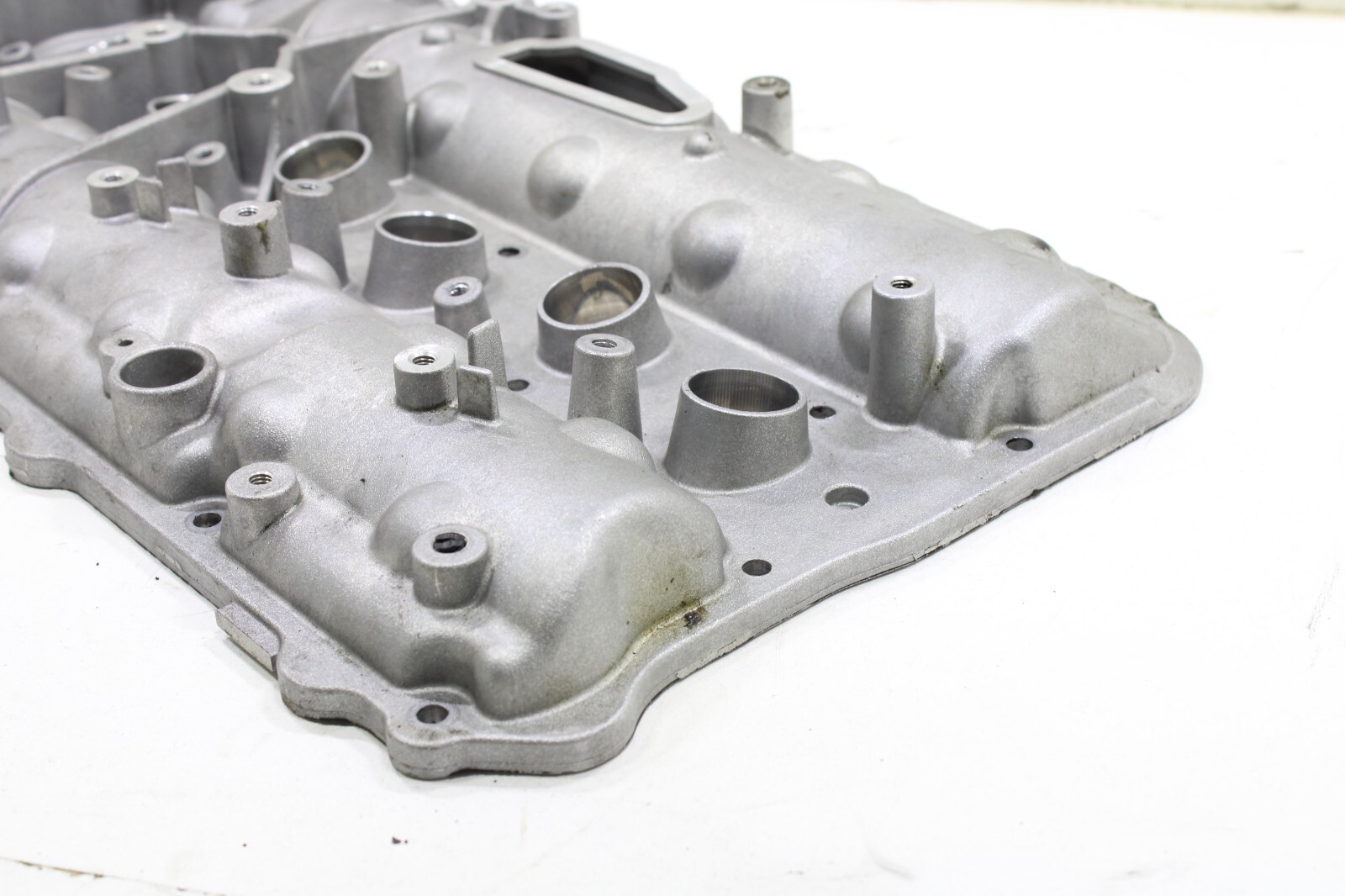 Bentley Bentayga 6.0 W12 2017-2022 OEM Engine Valve Cover Rocker Cover - Image 7