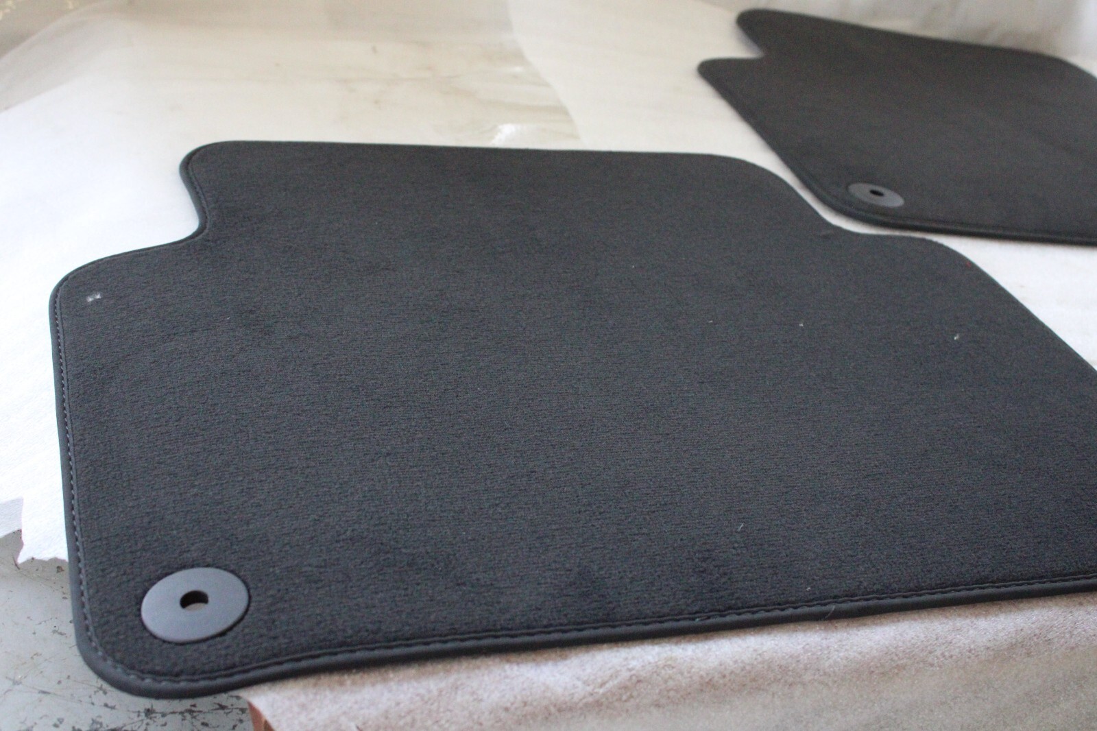Audi Q7 OEM Set of 2 Rear Floor Mats - Image 6