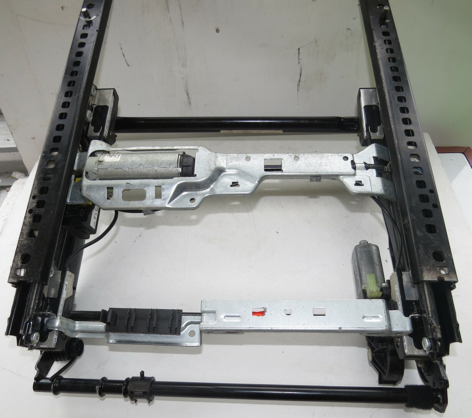 Mercedes ML320 ML350 ML500 ML550 2006-2009 2010 2011 OEM Seat Adjuster Right - Image 3