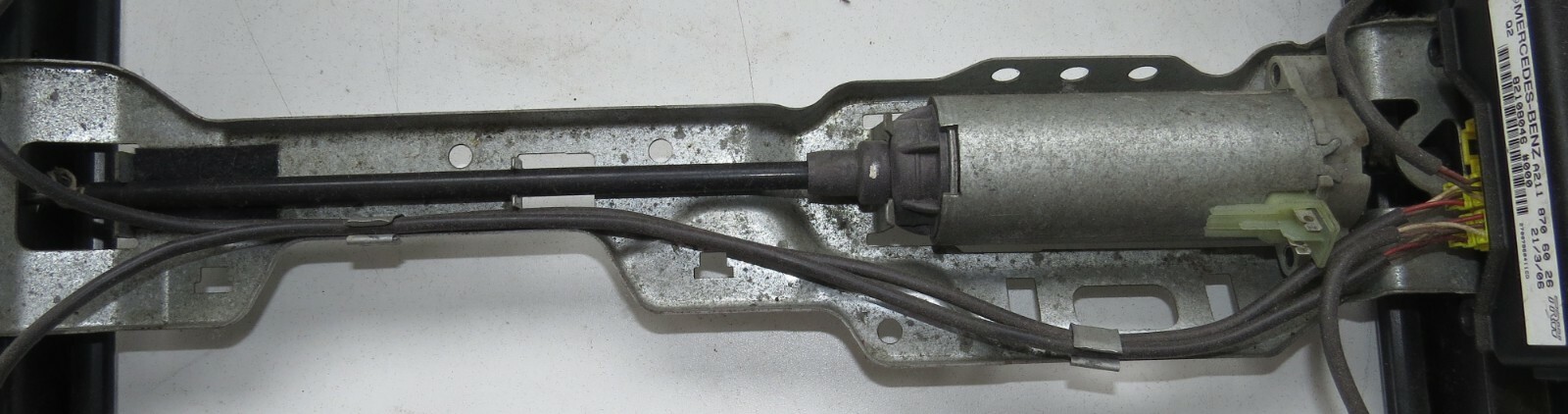 Mercedes ML320 ML350 ML500 ML550 2006-2009 2010 2011 OEM Seat Adjuster Right - Image 6