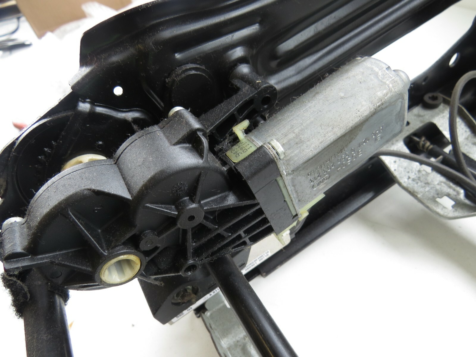 Mercedes ML320 ML350 ML500 ML550 2006-2009 2010 2011 OEM Seat Adjuster Right - Image 8