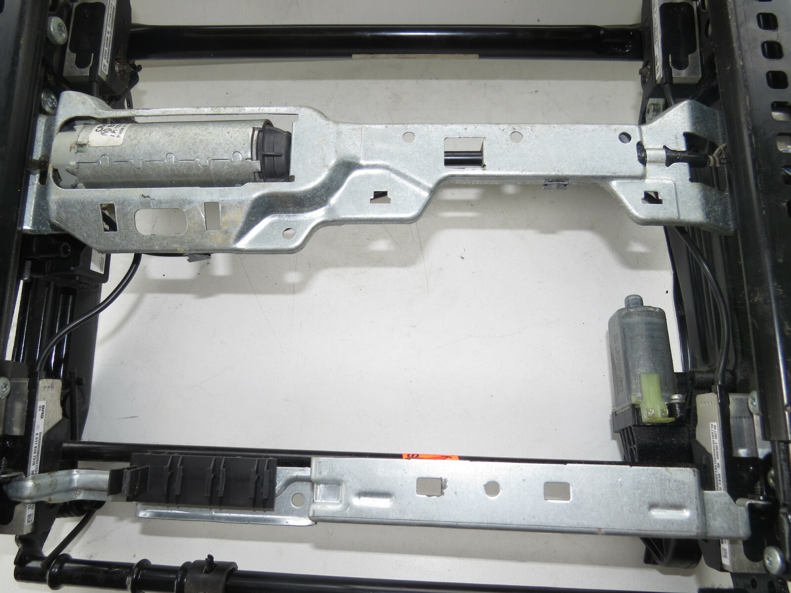 Mercedes ML320 ML350 ML500 ML550 2006-2009 2010 2011 OEM Seat Adjuster Right - Image 10