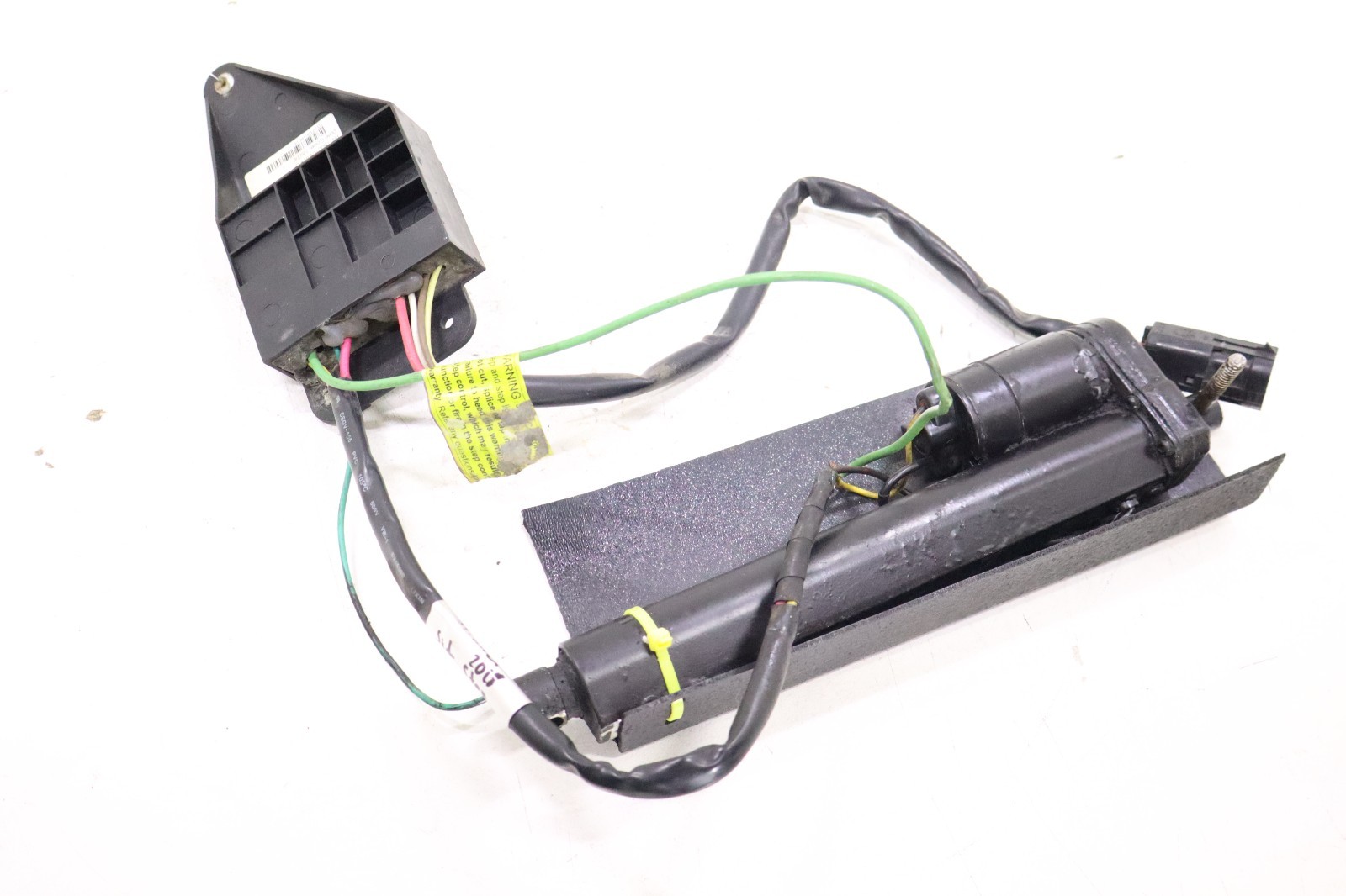 Mercedes Sprinter 2018 OEM Electric Side Step Control Unit w/ Linear Actuator - Image 6
